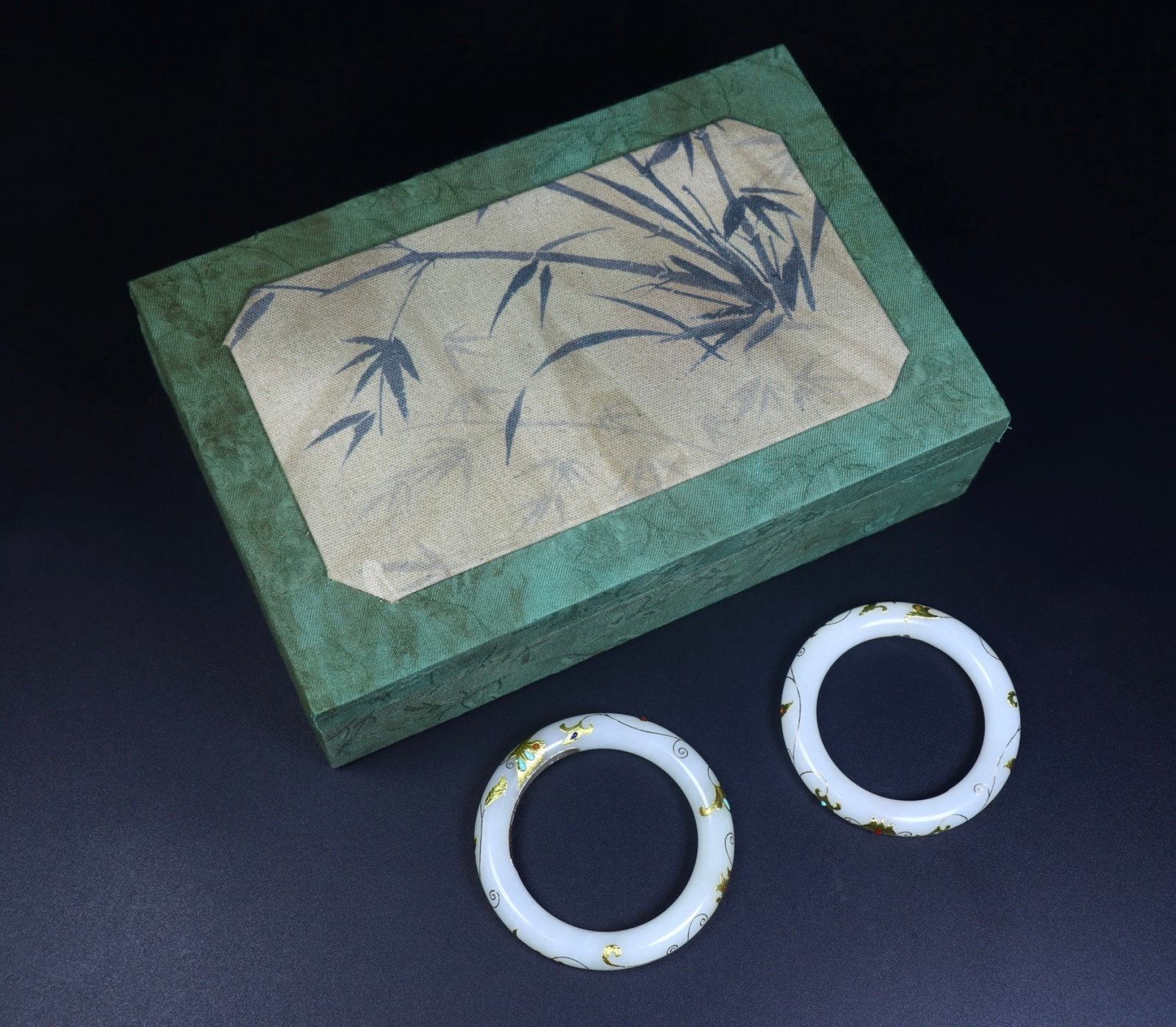 A Set of Fine White Jade Inlaid Gold Lotus Pattern Bracelets: A Set of Fine White Jade Inlaid Gold Lotus Pattern Bracelets,Qing Dynasty,China,Size:2.3inx0.5in,Weight:67.3g
