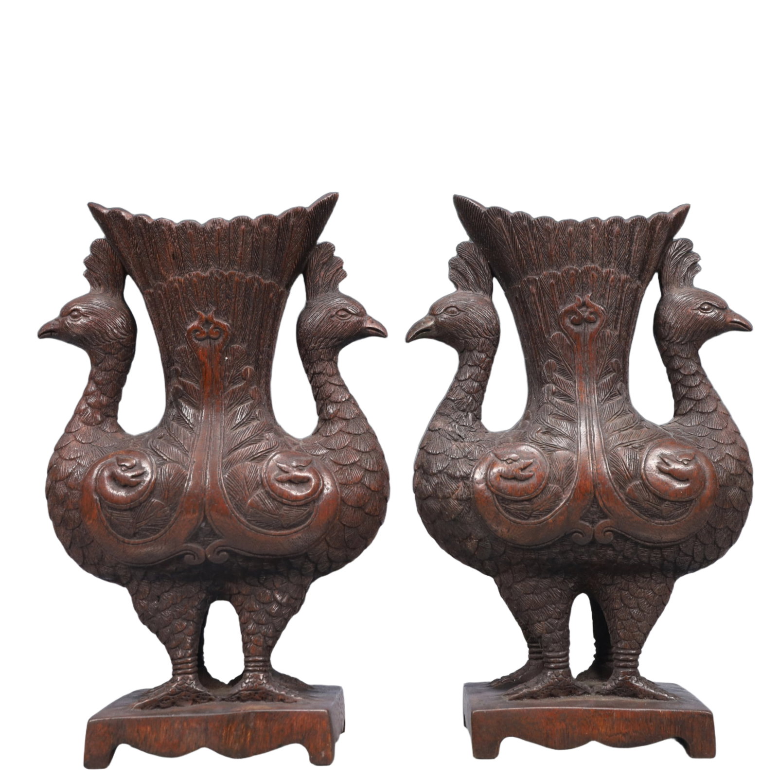 A Pair of Exquisite Eaglewood Rooster-Shaped Cups: A Pair of Exquisite Eaglewood Rooster-Shaped Cups,Qing Dynasty, China,Size:5.9inx3inx9.4in,Weight:600g 一对沉香木鸡形杯,中国清代