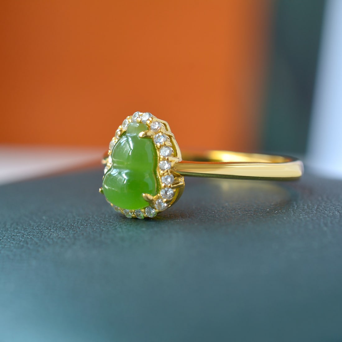 An Exquisite Sterling Silver-Gold Plated Inlaid Jasper Ring,Inlaid Diamond: An Exquisite Sterling Silver-Gold Plated Inlaid Jasper Ring,Inlaid Diamond,Size:6mmx8mm 纯银镀金镶碧玉戒指,嵌钻石
