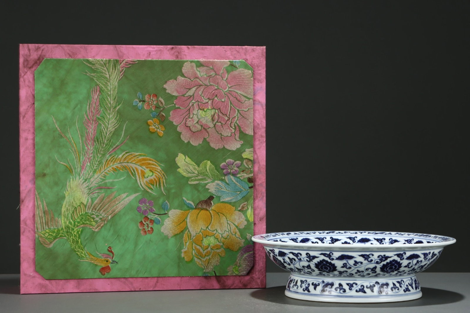 An Exquisite Blue and White Lotus Pattern Dragon Pattern Phoenix Pattern Stem Plate - 2