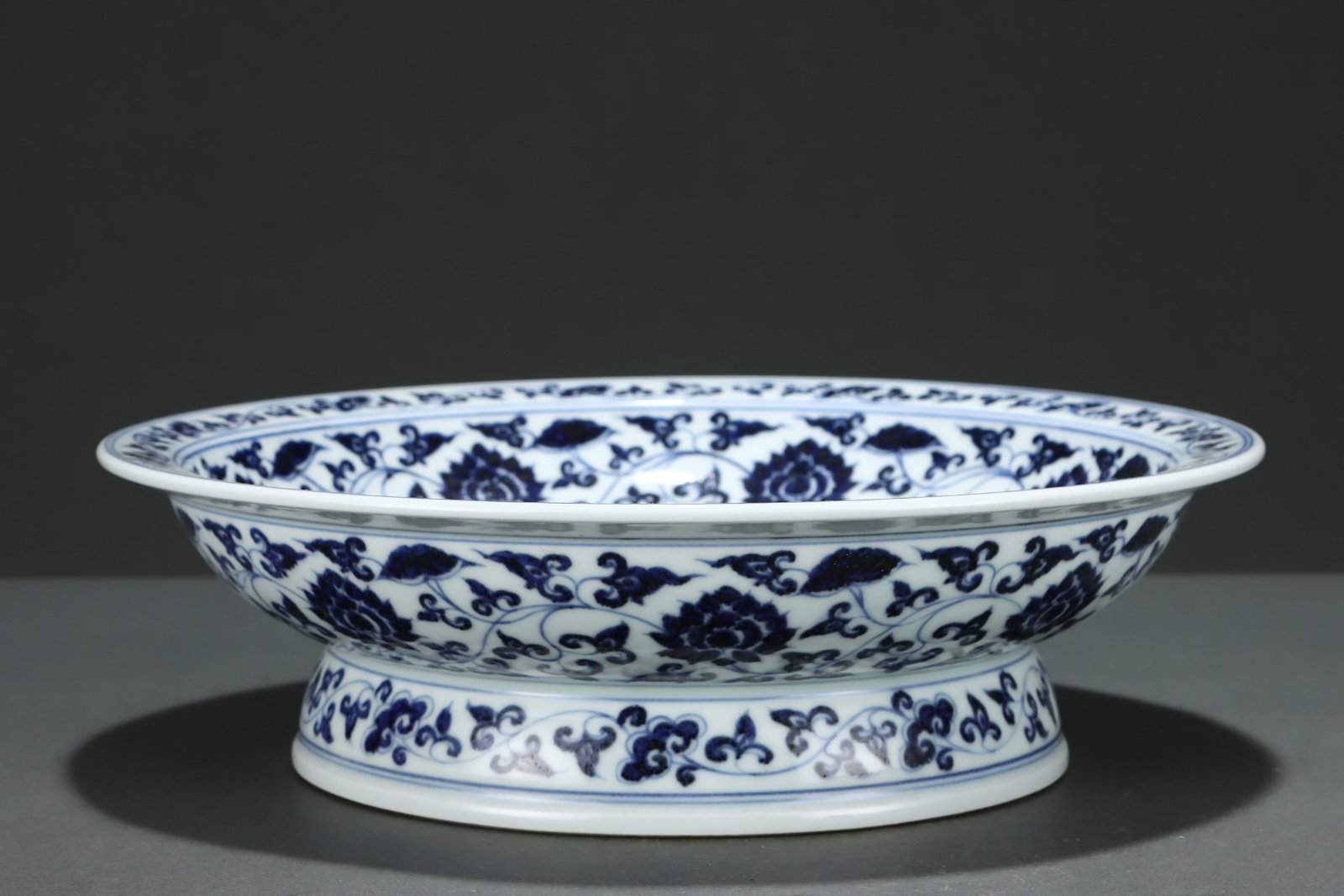 An Exquisite Blue and White Lotus Pattern Dragon Pattern Phoenix Pattern Stem Plate - 4