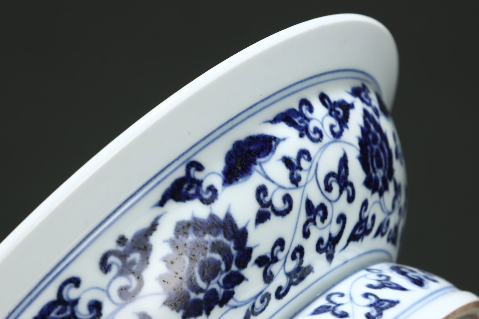 An Exquisite Blue and White Lotus Pattern Dragon Pattern Phoenix Pattern Stem Plate - 8