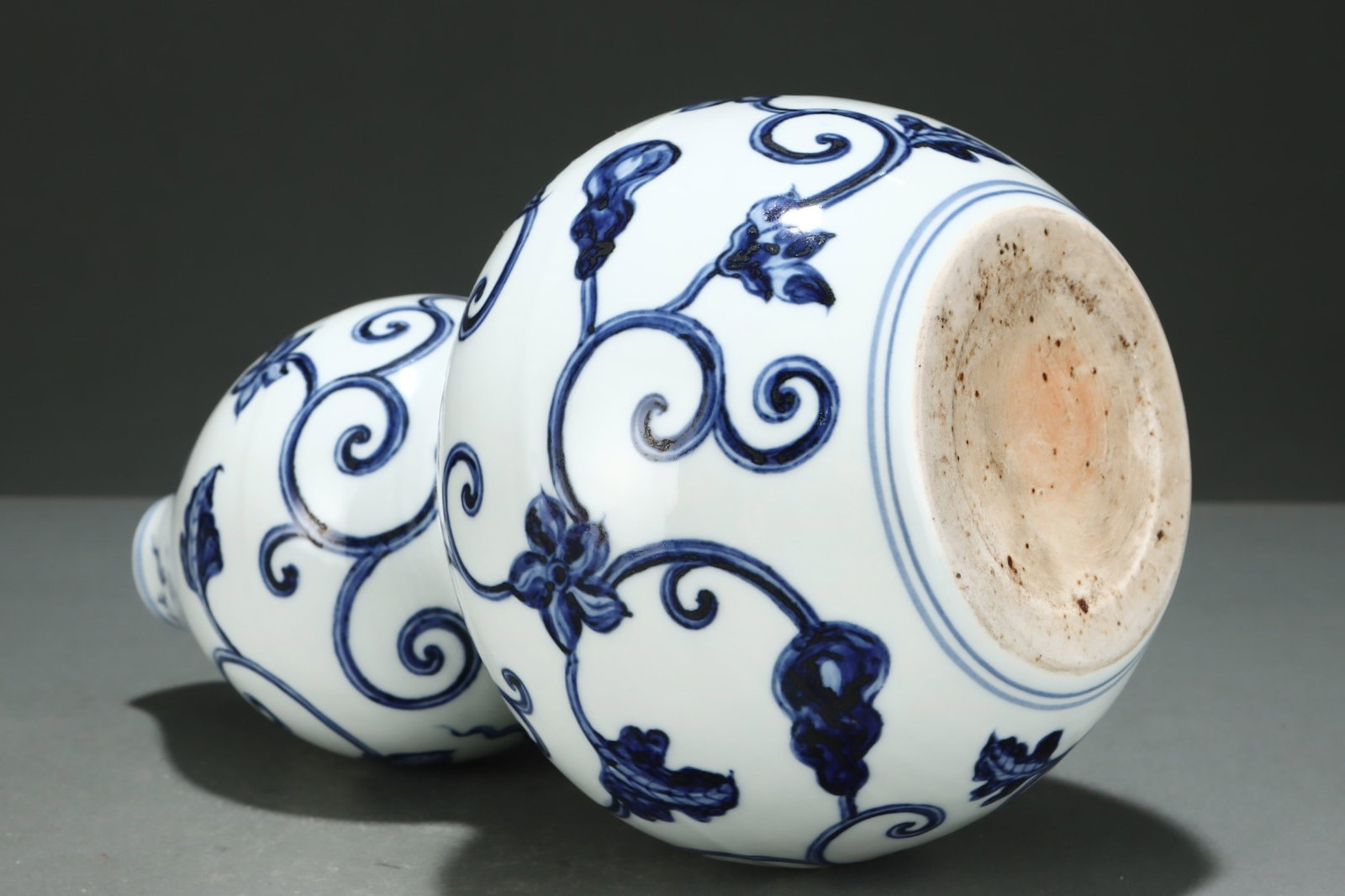 An Exquisite Blue and White Flower Pattern Vase - 8