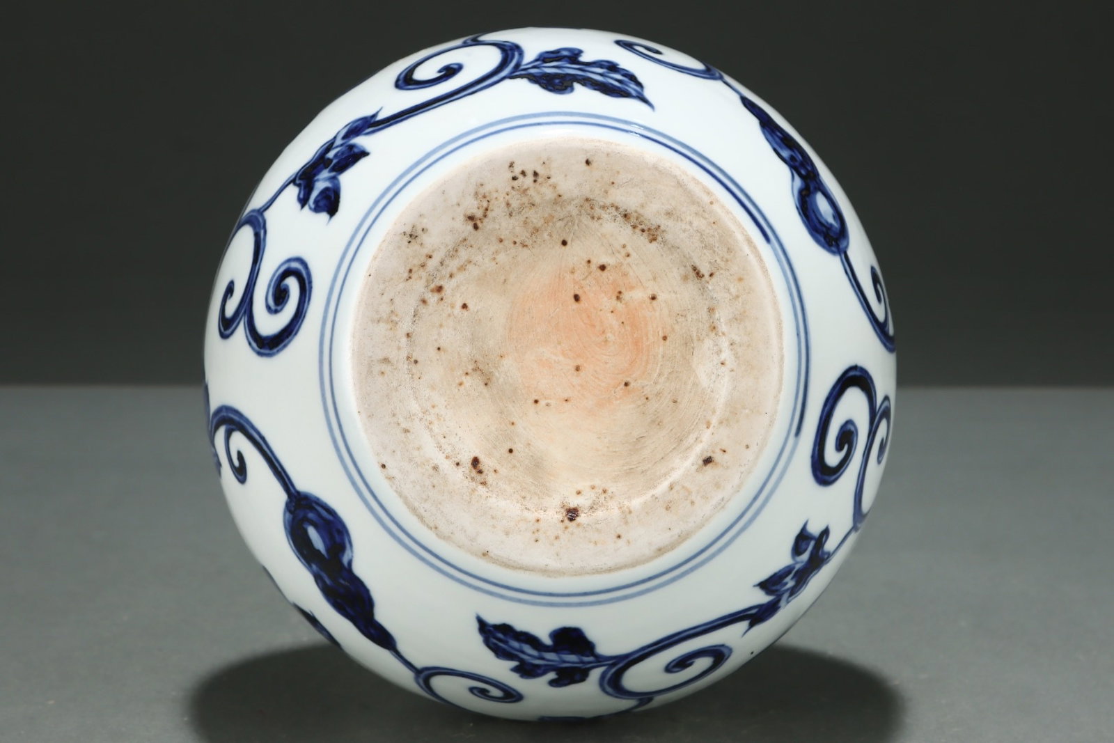 An Exquisite Blue and White Flower Pattern Vase - 9