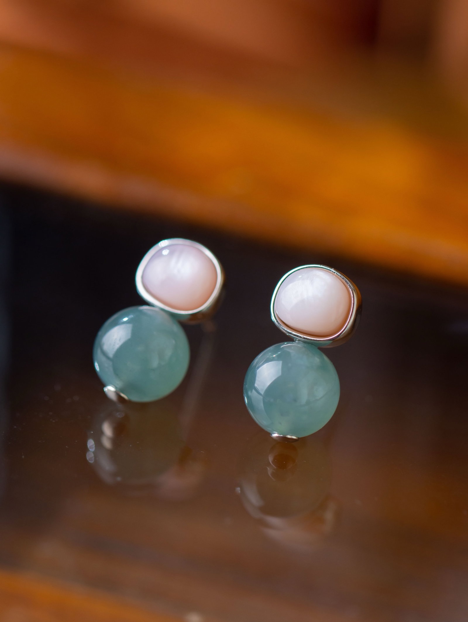 A Pair of Exquisite Sterling Silver Inlaid Jadeite Earrings,Inlaid Shell: A Pair of Exquisite Sterling Silver Inlaid Jadeite Earrings,Inlaid Shell 一对纯银镶翡翠耳环,嵌贝壳