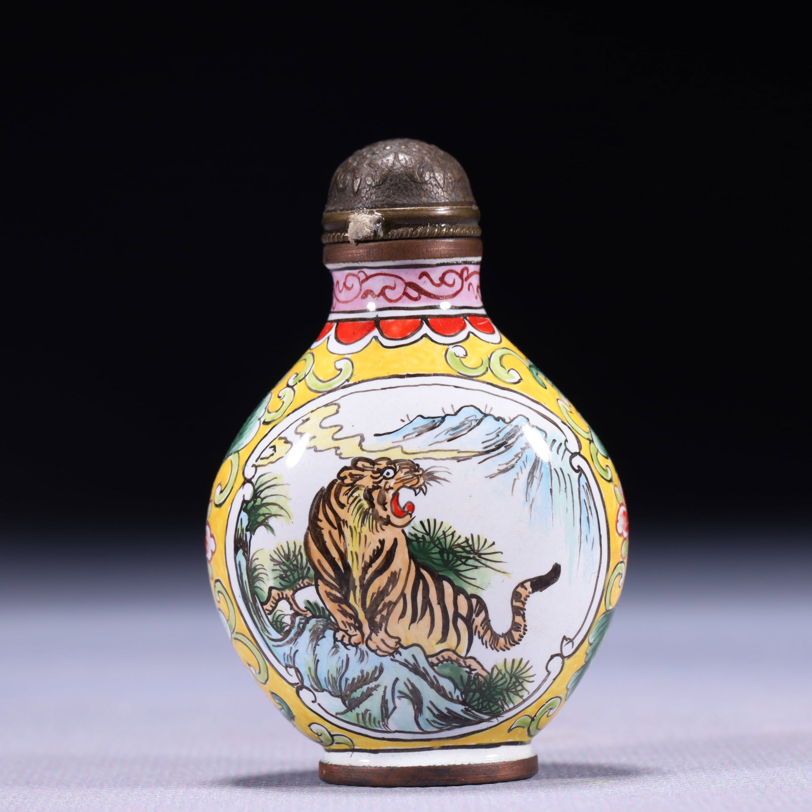 An Exquisite Painted Enamel Tiger Patten Snuff Bottle: An Exquisite Painted Enamel Tiger Patten Snuff Bottle,Qing Dynasty,China,Qianlong Four-character Mark,Size:1.6inx1inx2.4in,Weight:54g