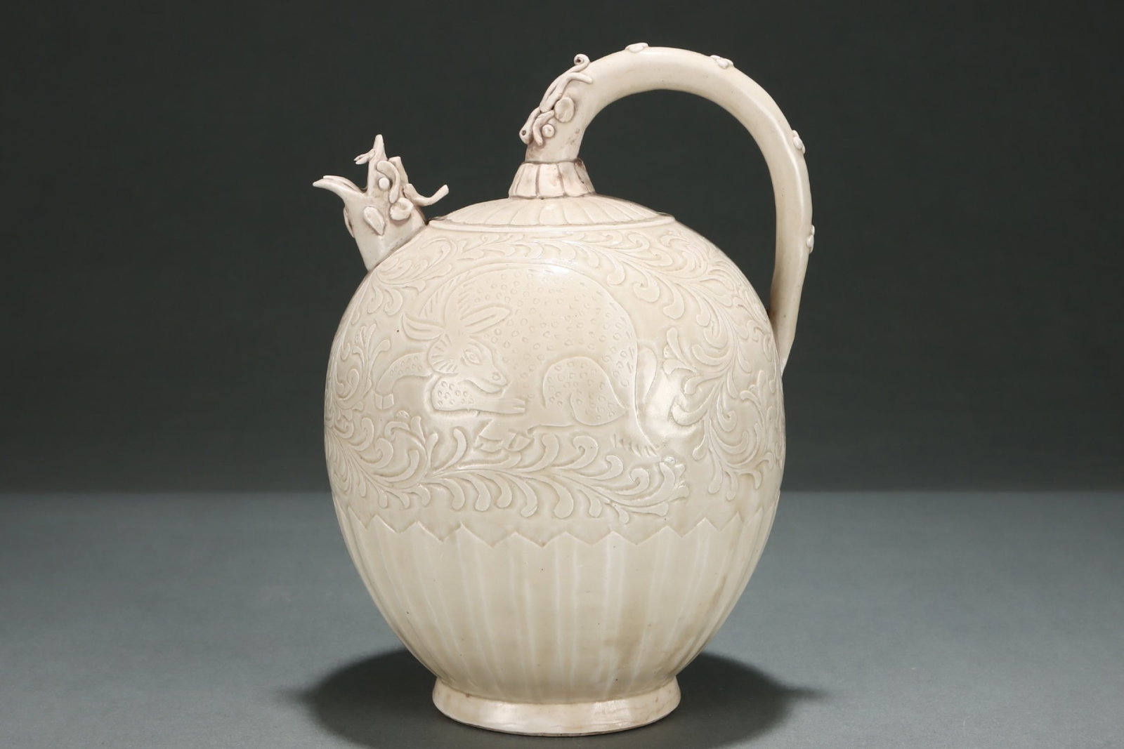 An Exquisite Ding yao White Glazed Flower Pattern Loop-Handled Pot - 2