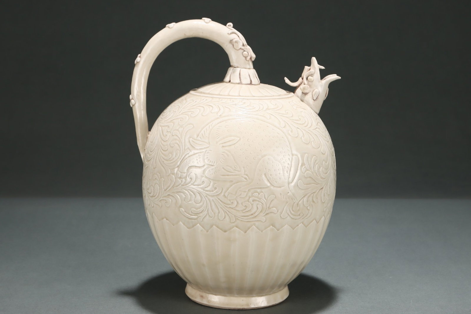 An Exquisite Ding yao White Glazed Flower Pattern Loop-Handled Pot - 4