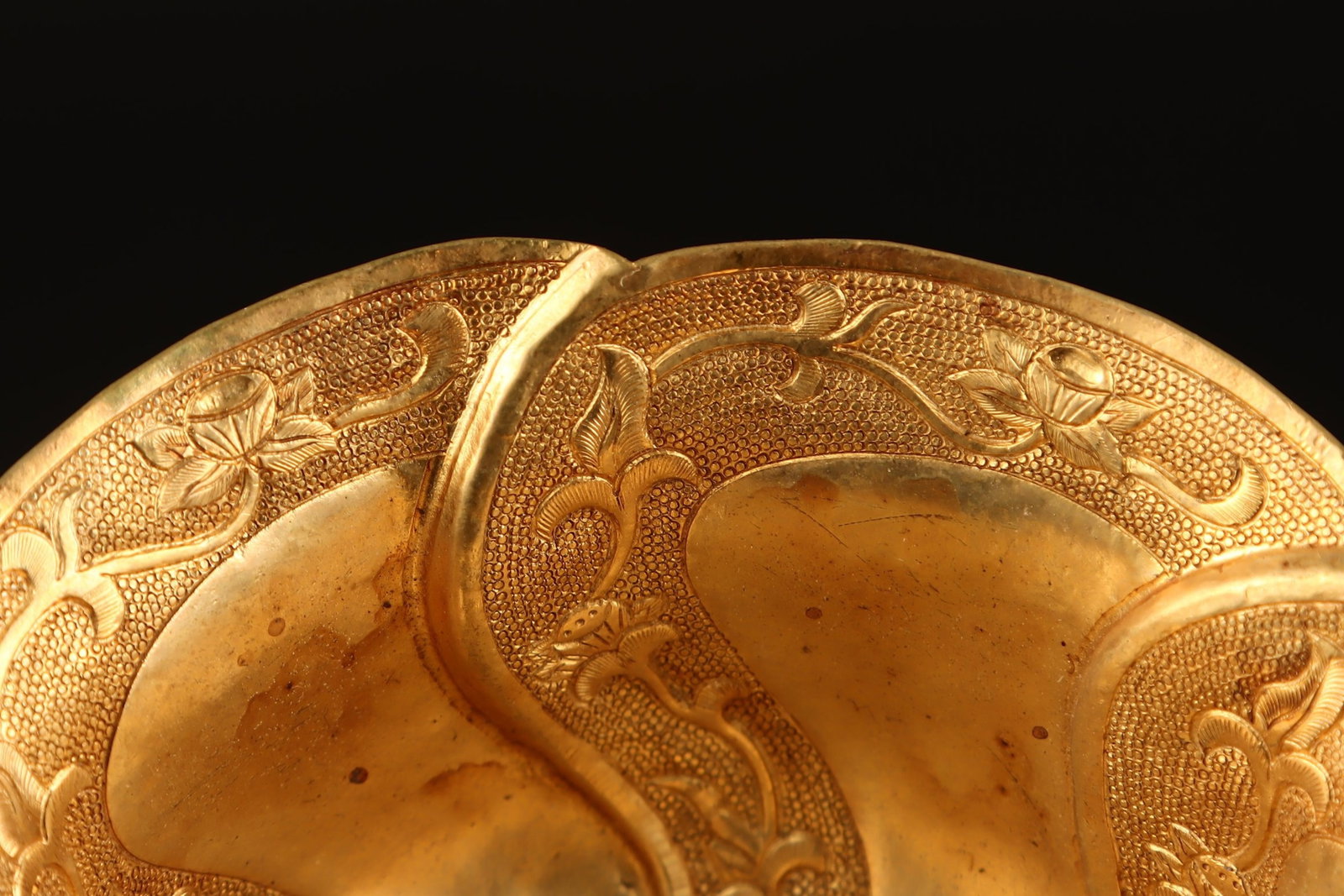 An Exquisite Gilt Bronze Flower Pattern Bowl - 5