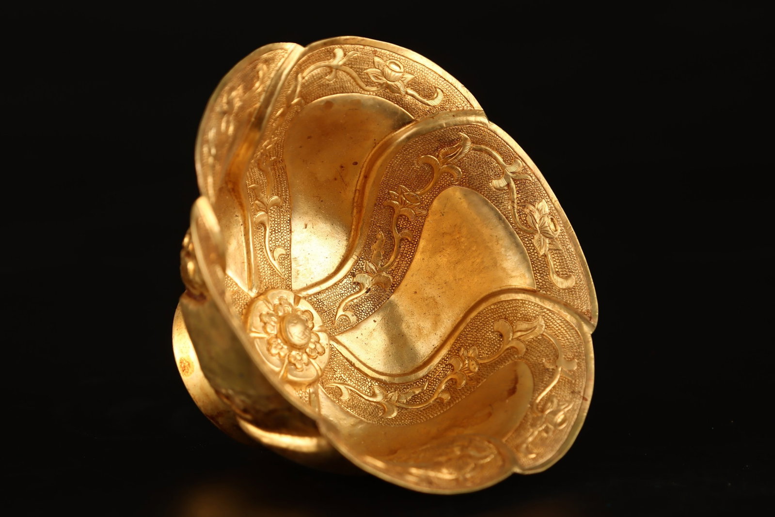 An Exquisite Gilt Bronze Flower Pattern Bowl - 6