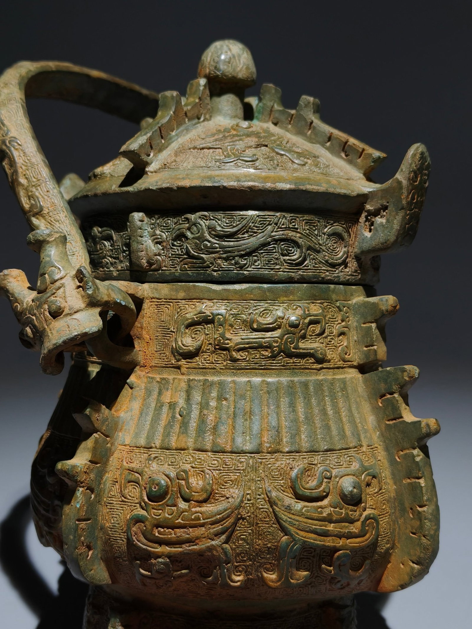 An Archaic Bronze Phoenix ??Loop-Handled Jar - 3