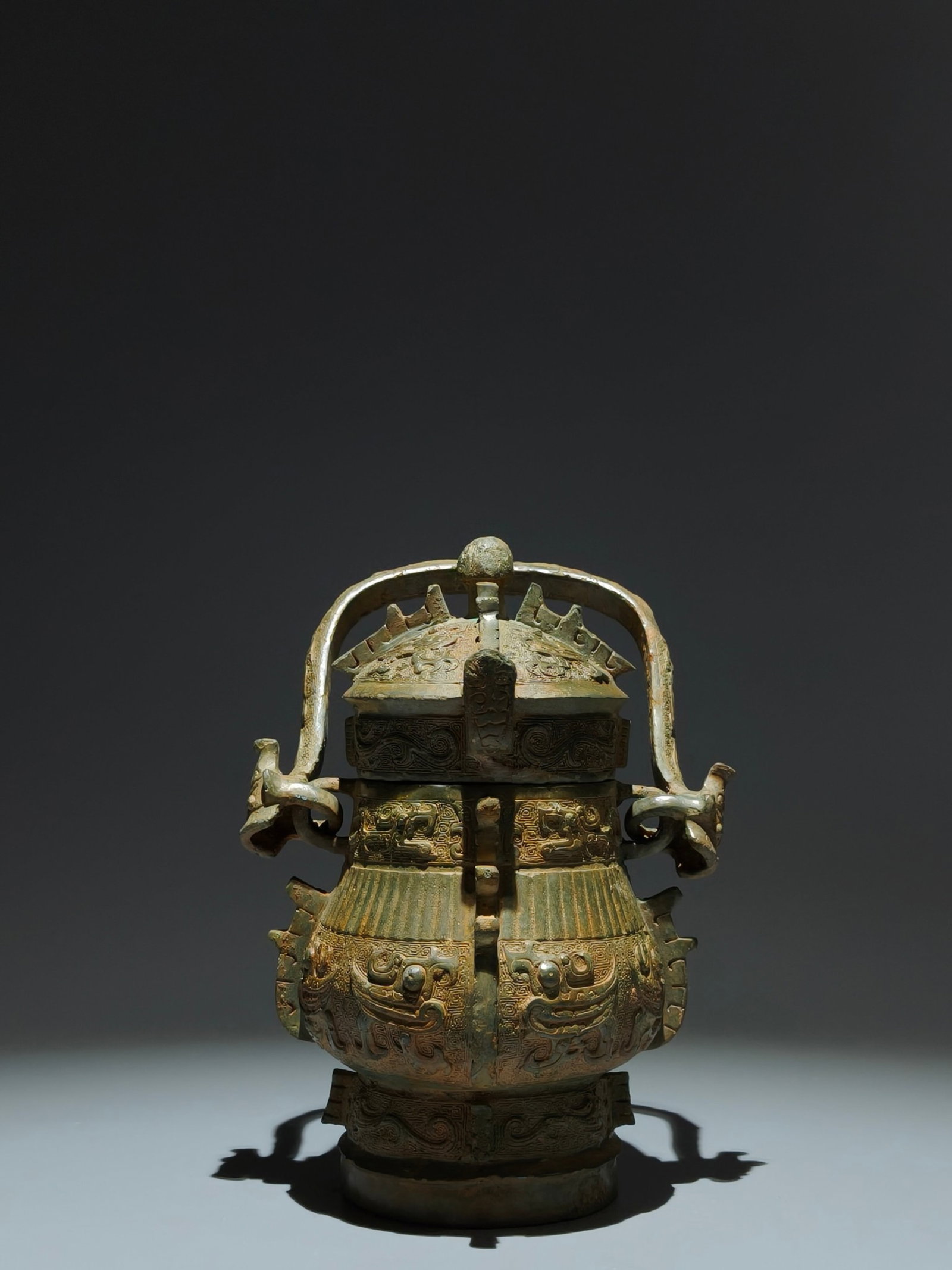 An Archaic Bronze Phoenix ??Loop-Handled Jar - 4