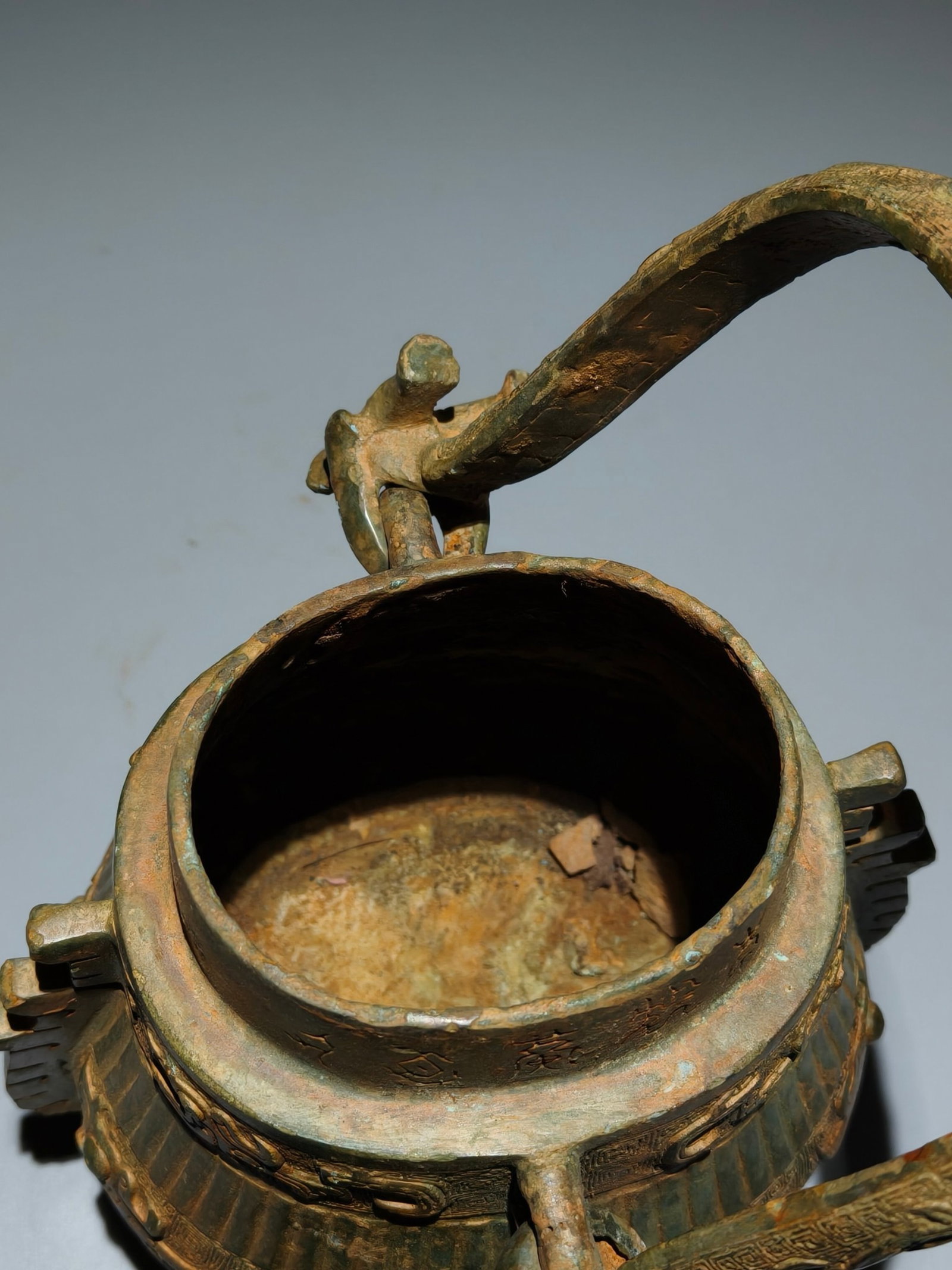 An Archaic Bronze Phoenix ??Loop-Handled Jar - 7