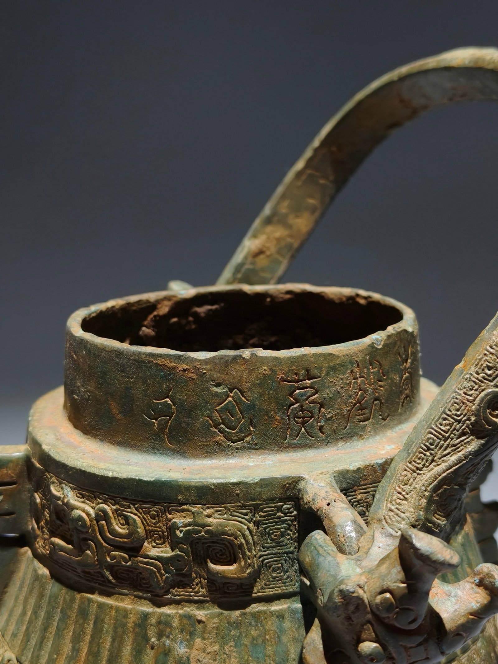 An Archaic Bronze Phoenix ??Loop-Handled Jar - 8