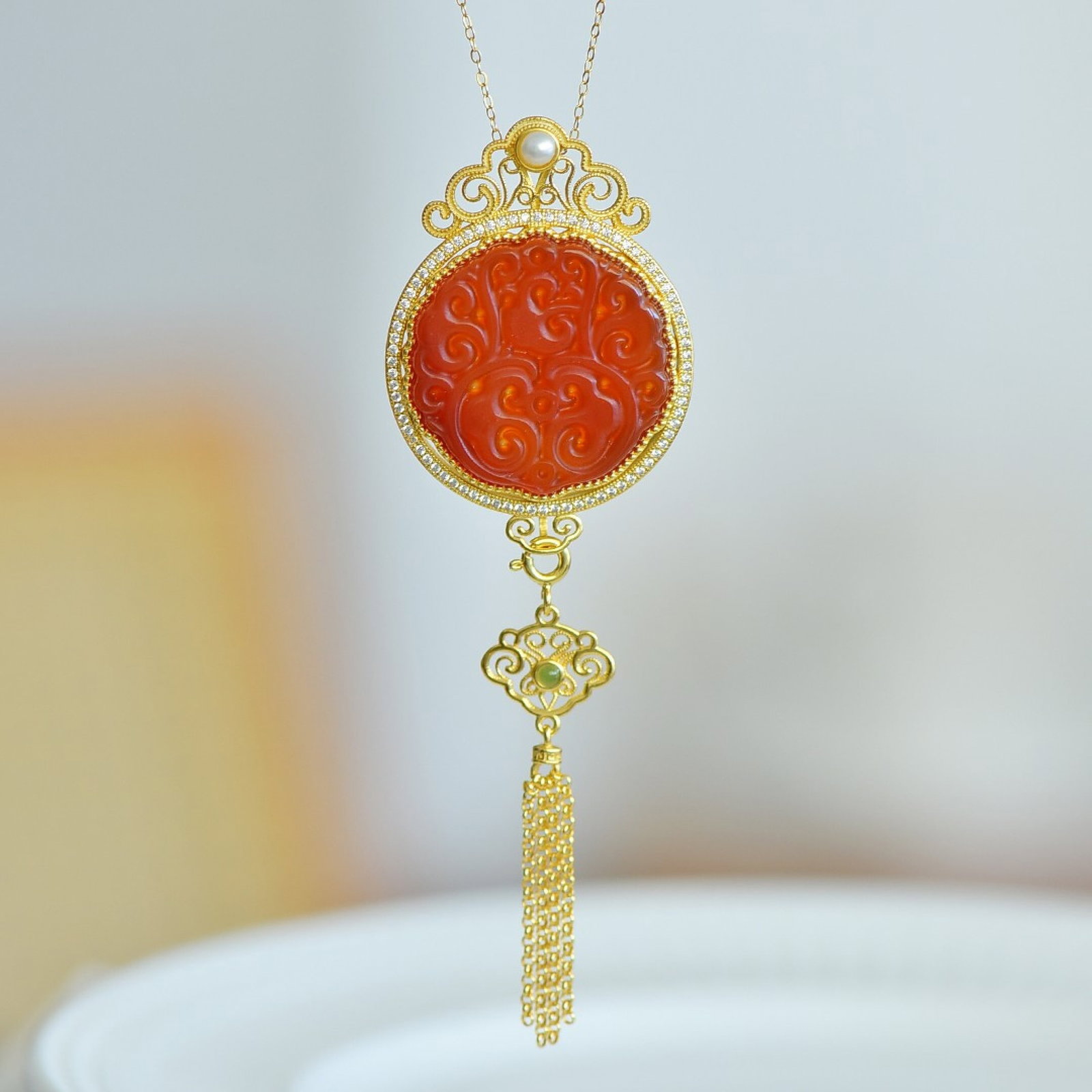 An Exquisite Sterling Silver-Gold Plated Inlaid Red Agate Necklace,Inlaid Diamond: An Exquisite Sterling Silver-Gold Plated Inlaid Red Agate Necklace,Inlaid Diamond,Size:31mmx31mm