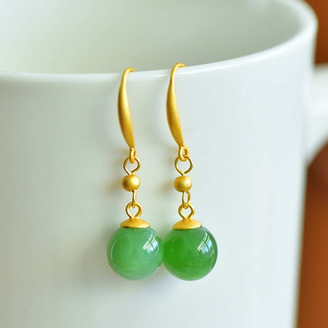 A Pair of Exquisite Sterling Silver-Gold Plated Inlaid Jasper Earrings: A Pair of Exquisite Sterling Silver-Gold Plated Inlaid Jasper Earrings,Size:10mmx10mm 一对纯银镀金镶碧玉耳环