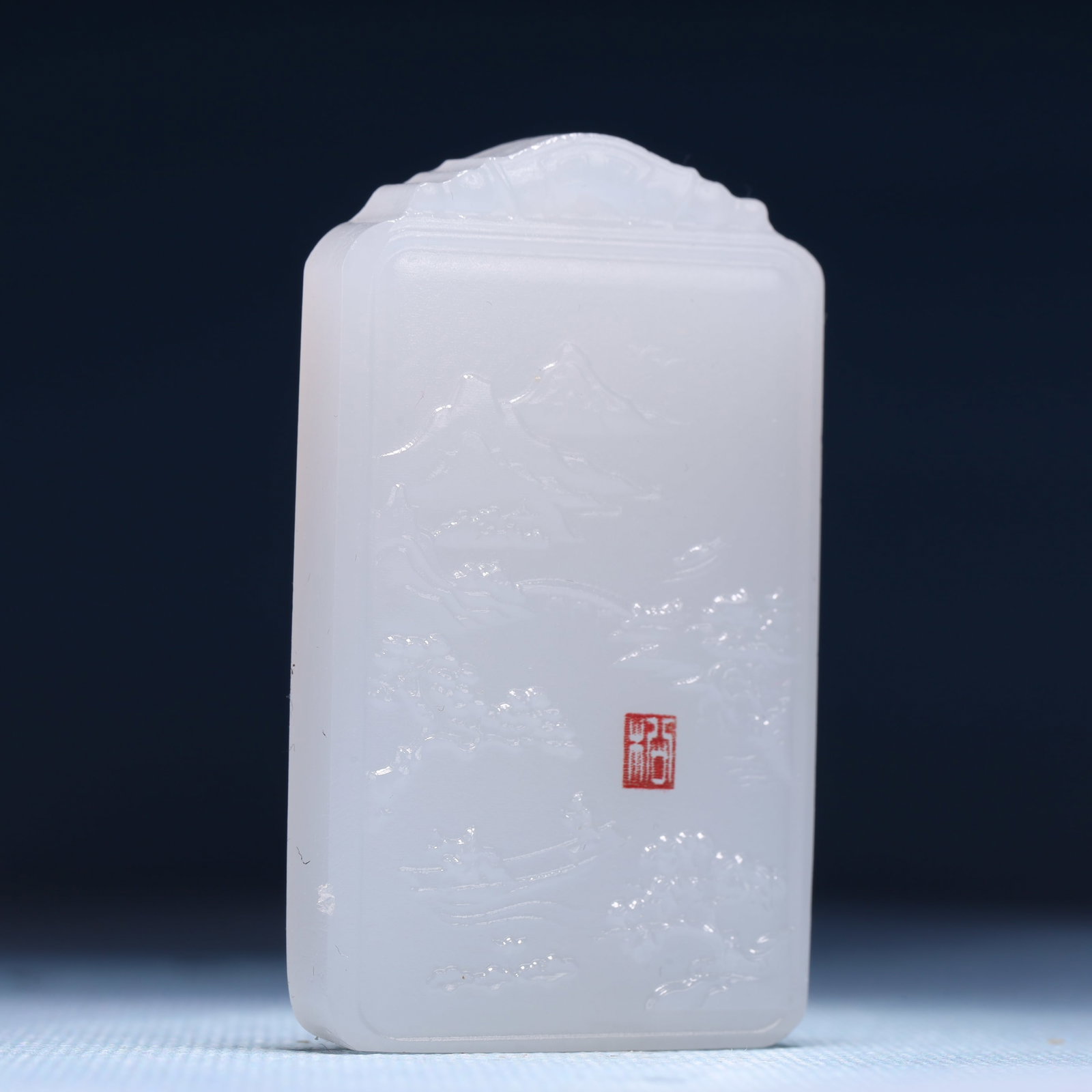 An Exquisite White Jade Landscape Pattern Pendant - 3