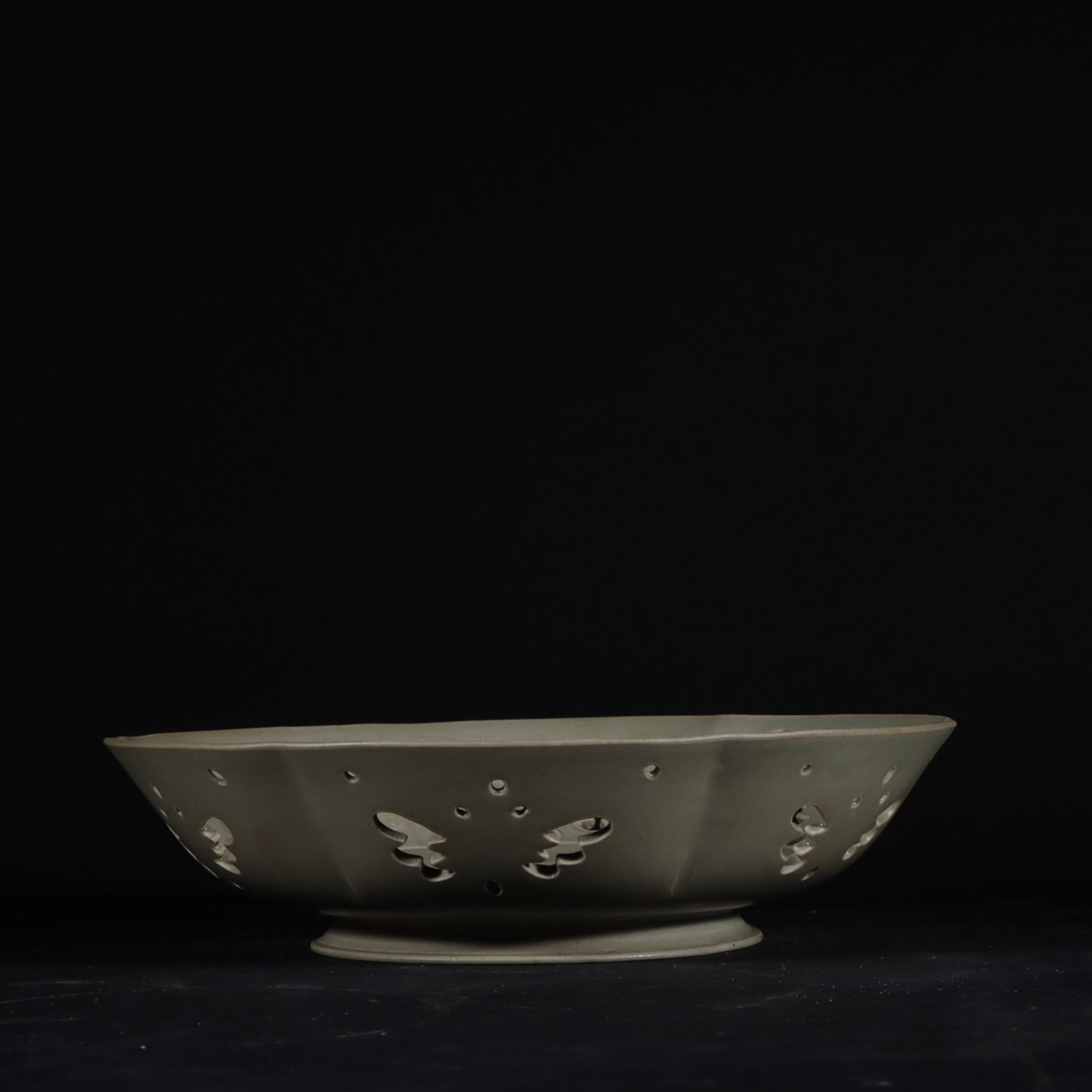 An Exquisite Celadon Butterfly Pattern Plate - 2