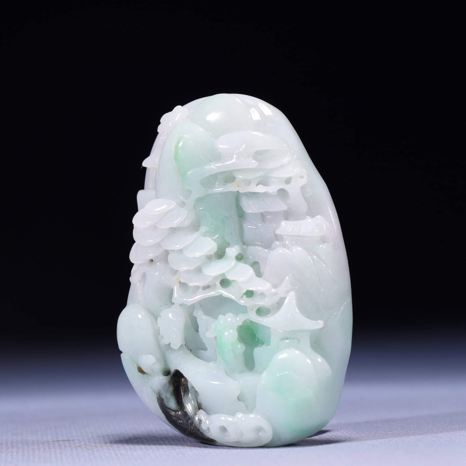 An Exquisite Jadeite Landscape Pattern Pendant - 2