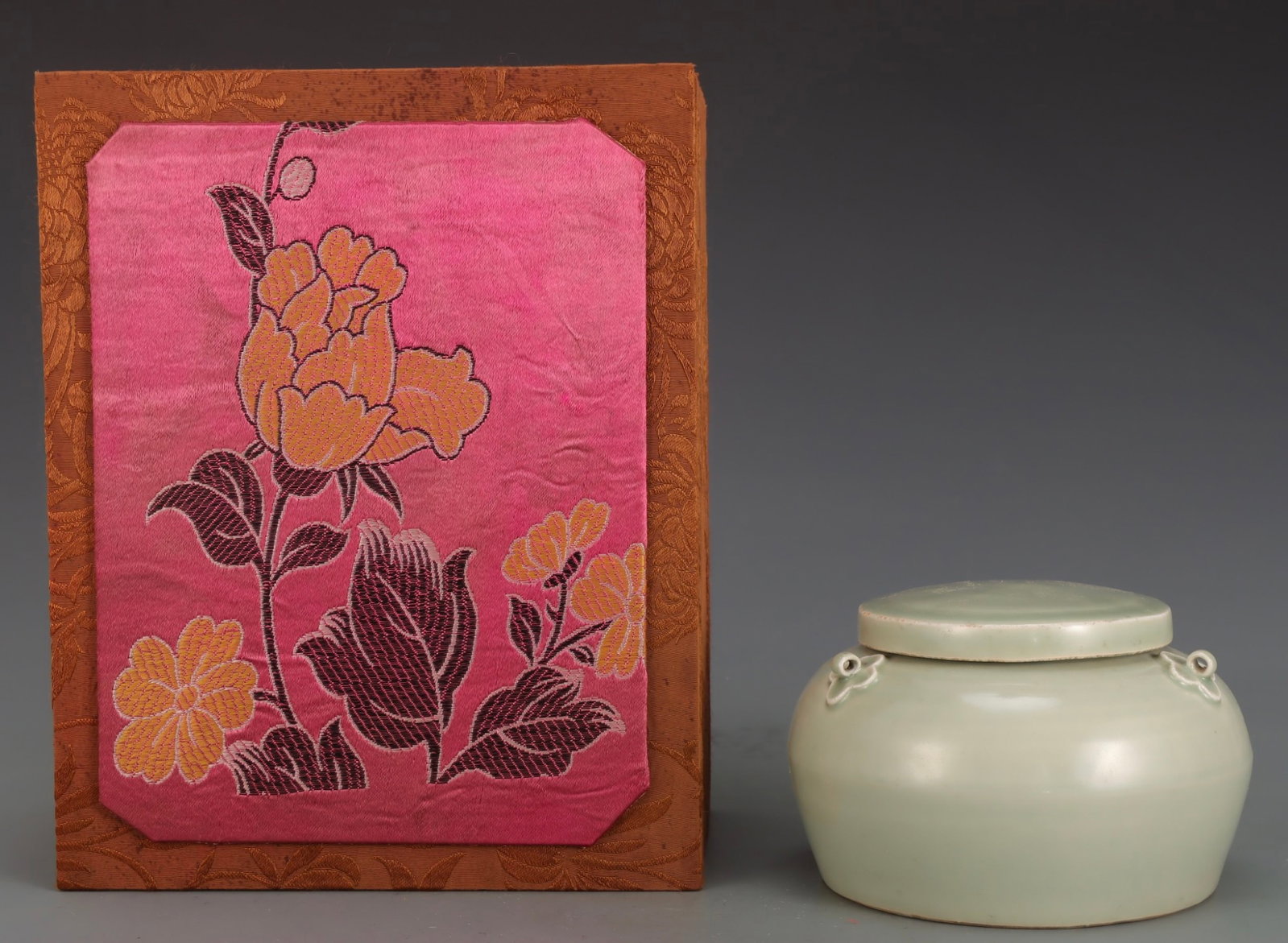 An Exquisite Celadon Glazed Jar - 2