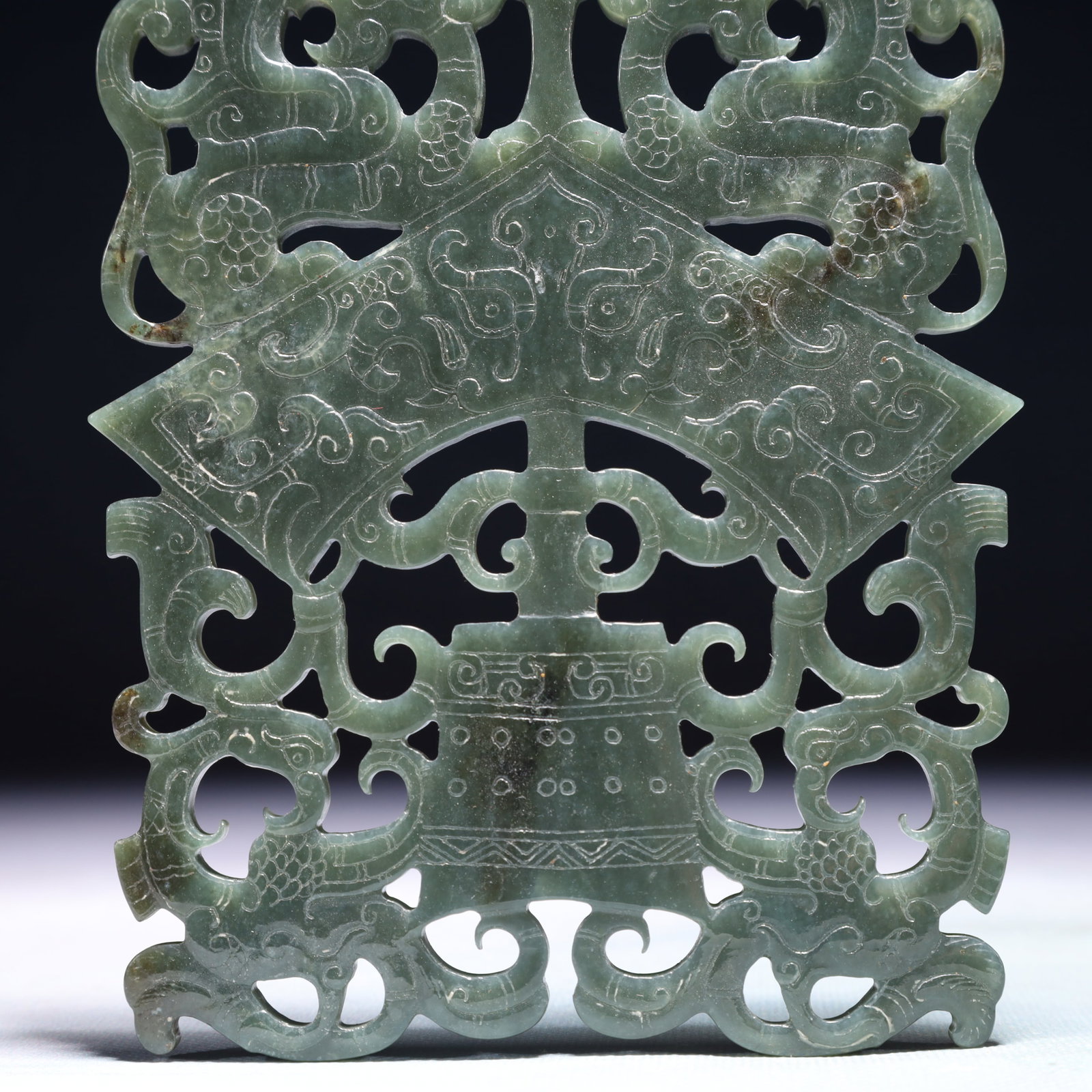 An Exquisite Jasper Beast-Face Pattern Pendant - 3