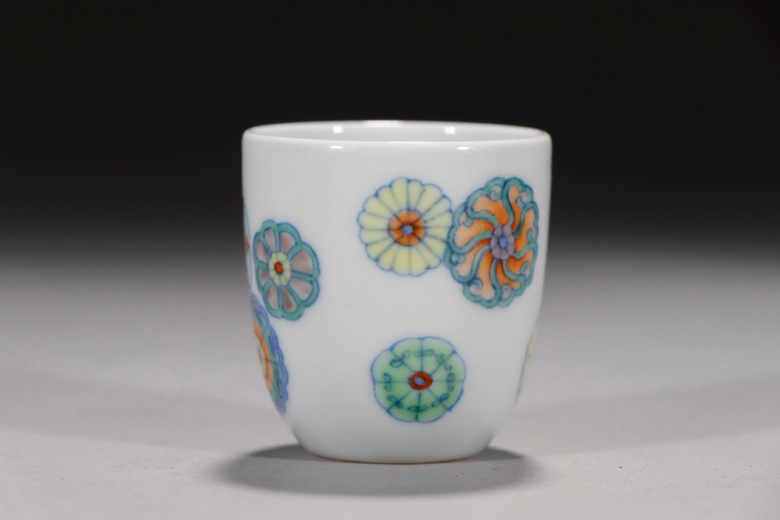 An Exquisite Doucai Flower Pattern Cup - 2
