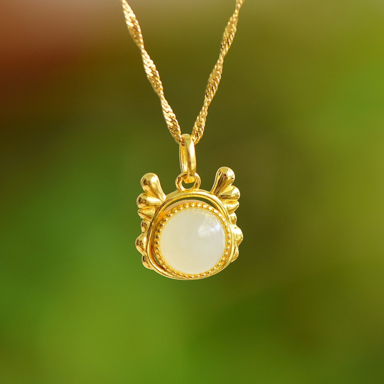 An Exquisite Sterling Silver-Gold Plated Inlaid White Jade Pendant: An Exquisite Sterling Silver-Gold Plated Inlaid White Jade Pendant,Size:0.3inx0.3in 纯银镀金镶白玉吊坠