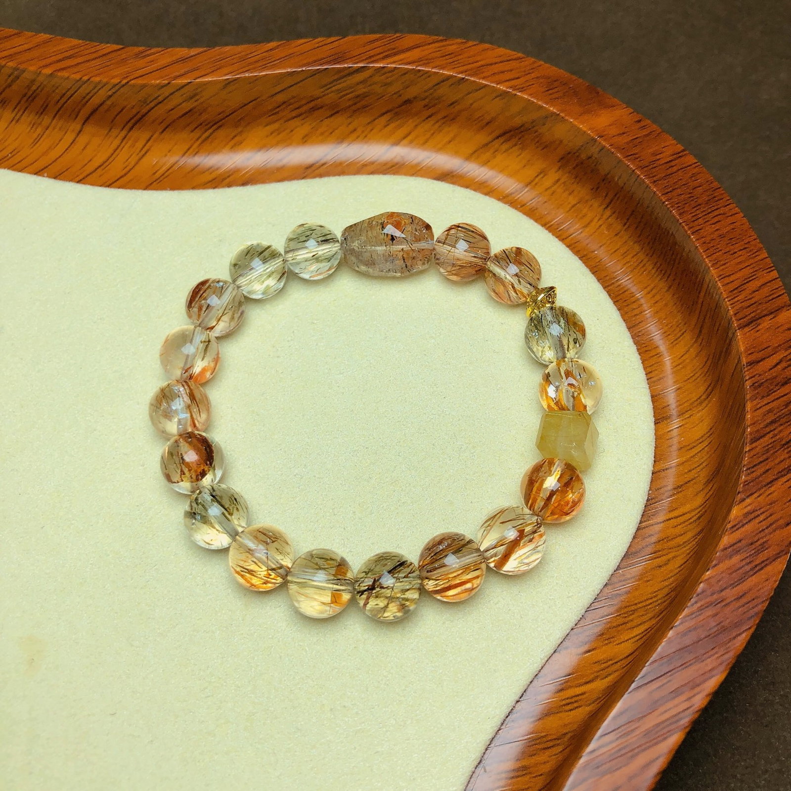 An Exquisite Crystal Bracelet: An Exquisite Crystal Bracelet,Size:0.4in,Weight:25g 水晶手串