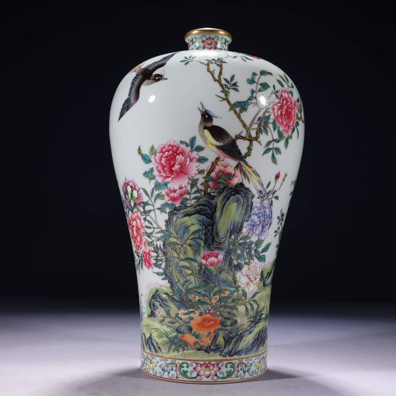 An Exquisite Famille-Rose Painted Gold Flower and Bird Pattern Vase,with poem: An Exquisite Famille-Rose Painted Gold Flower and Bird Pattern Vase,with poem,Qing Dynasty,China,Yongzheng Six-character Mark,Size:6.7inx13in,Weight:2050g 粉彩描金花Ɣ