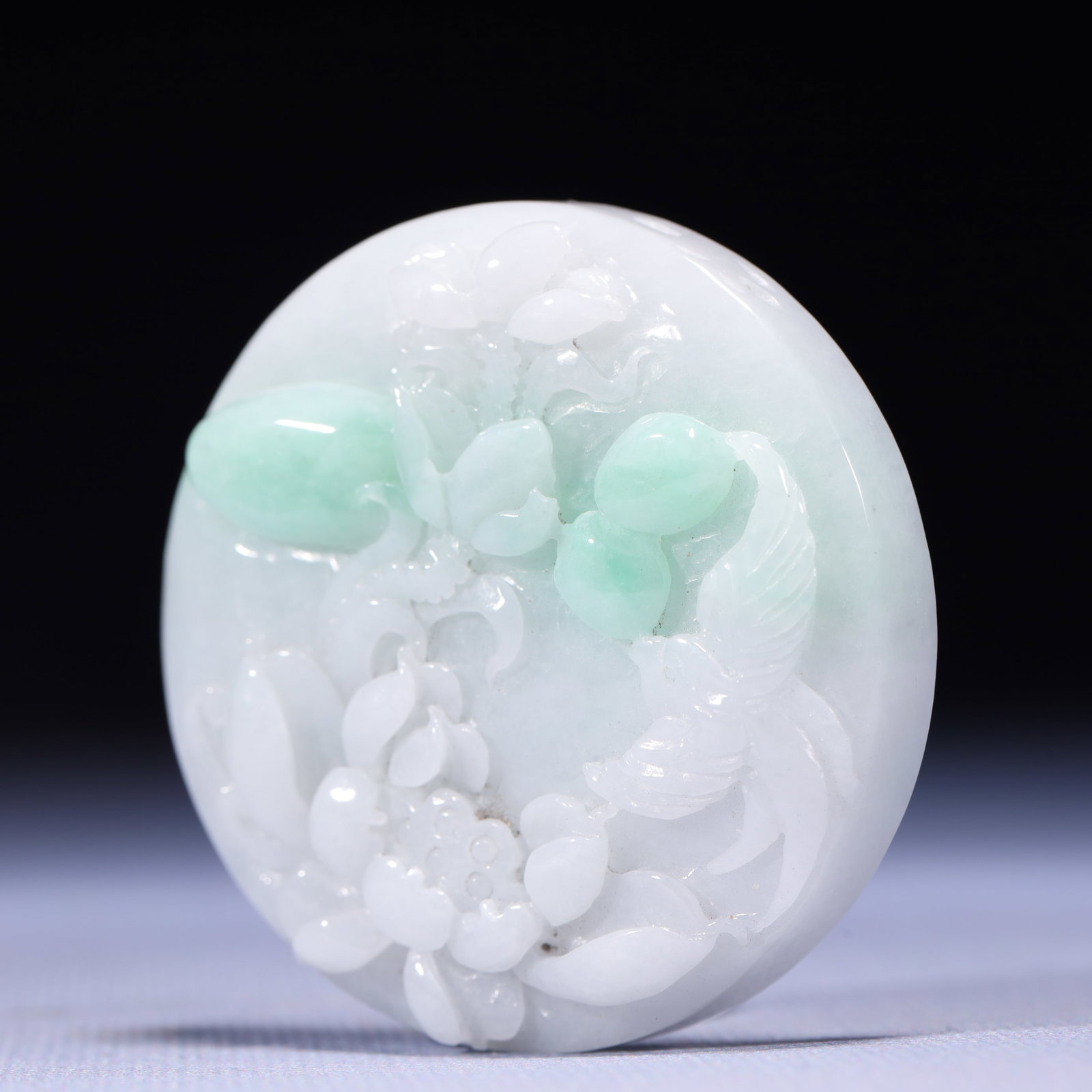 An Exquisite Jadeite Flower Pattern Pendant - 2