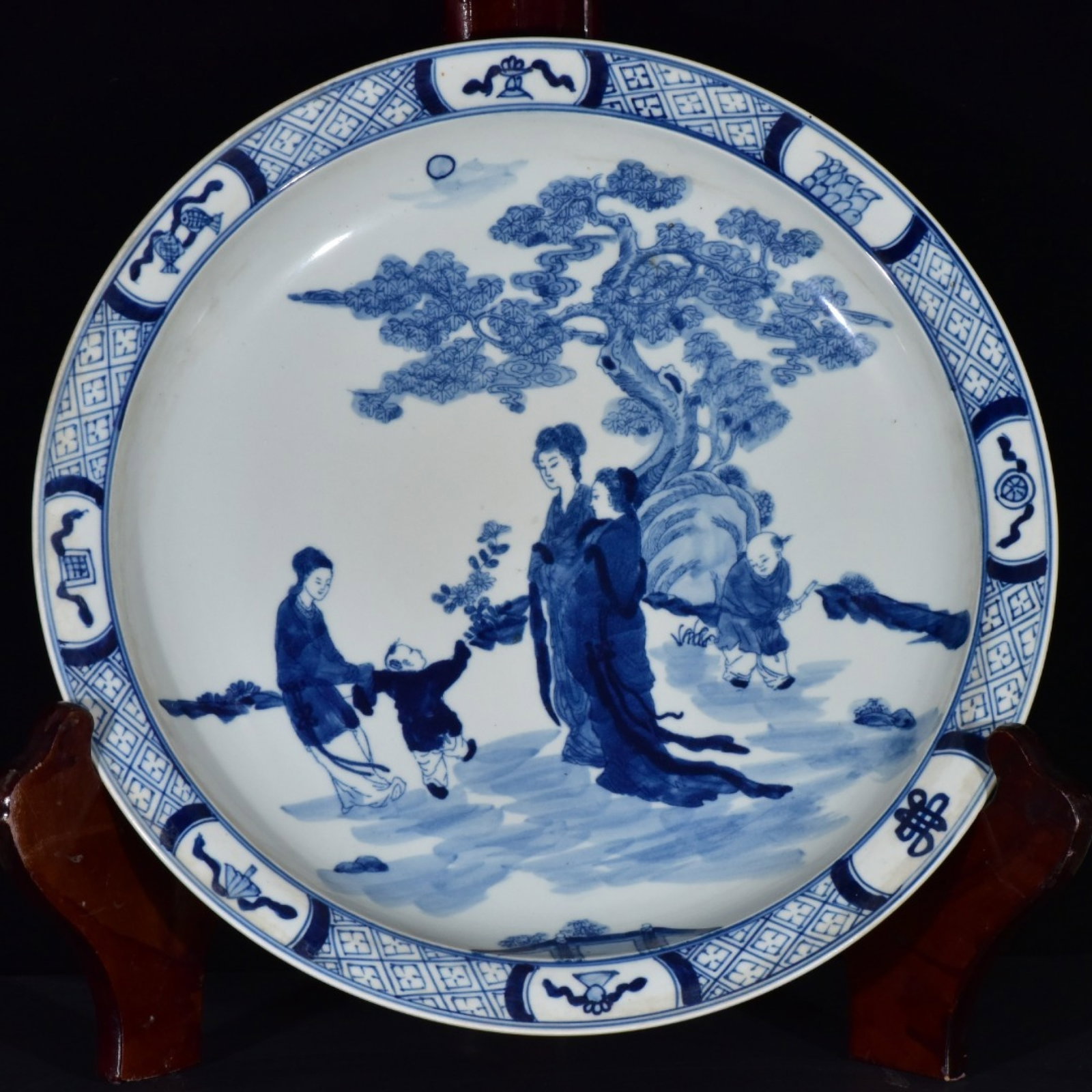 An Exquisite Blue and White Character and Story Pattern Plate (1 of 9)