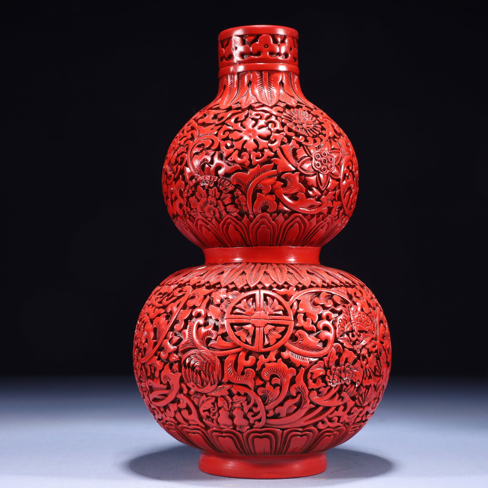 An Exquisite Carved Red Lacquer Lotus Pattern Gourd-Shaped Vase (1 of 8)