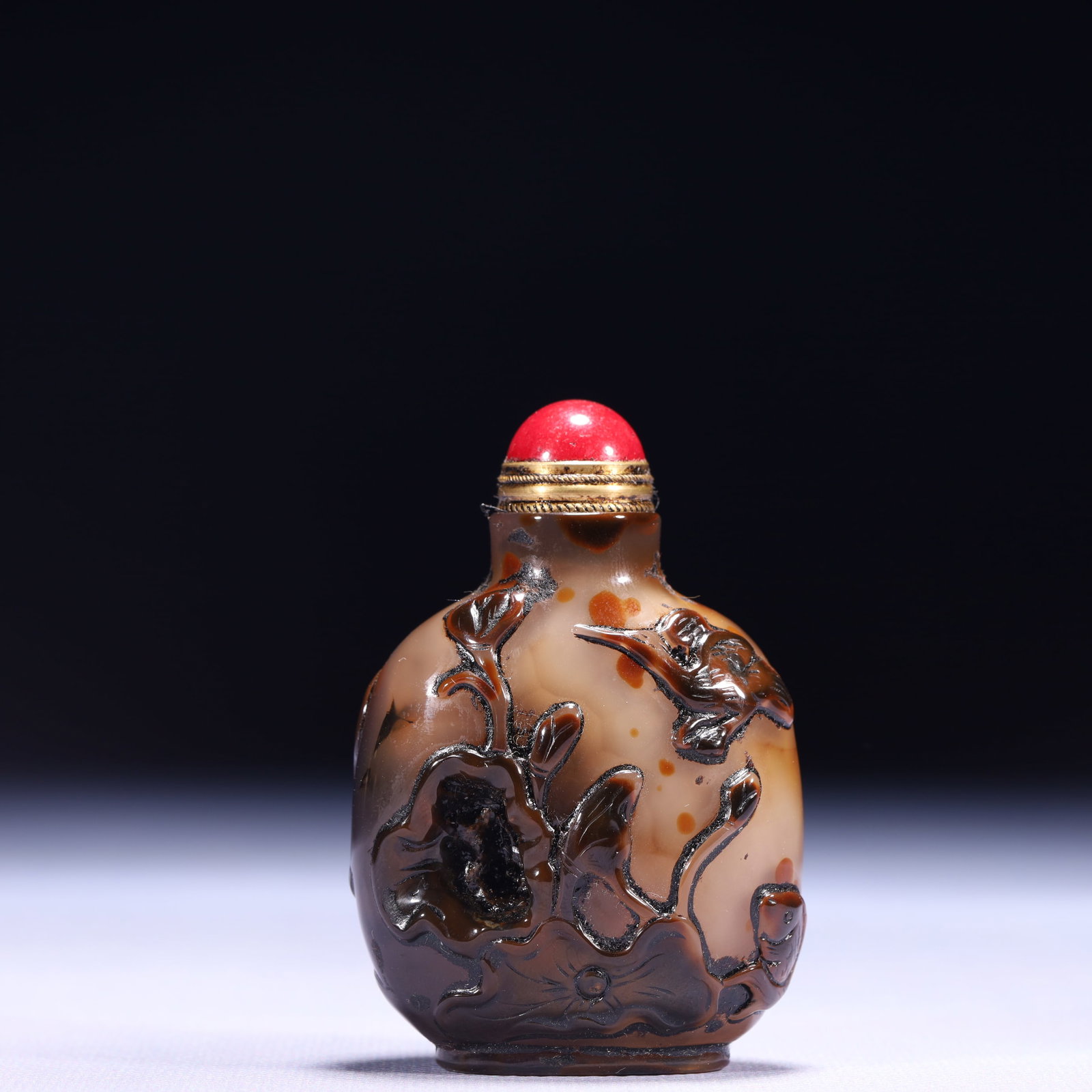 An Exquisite Agate Flower Pattern Snuff Bottle (1 of 10)
