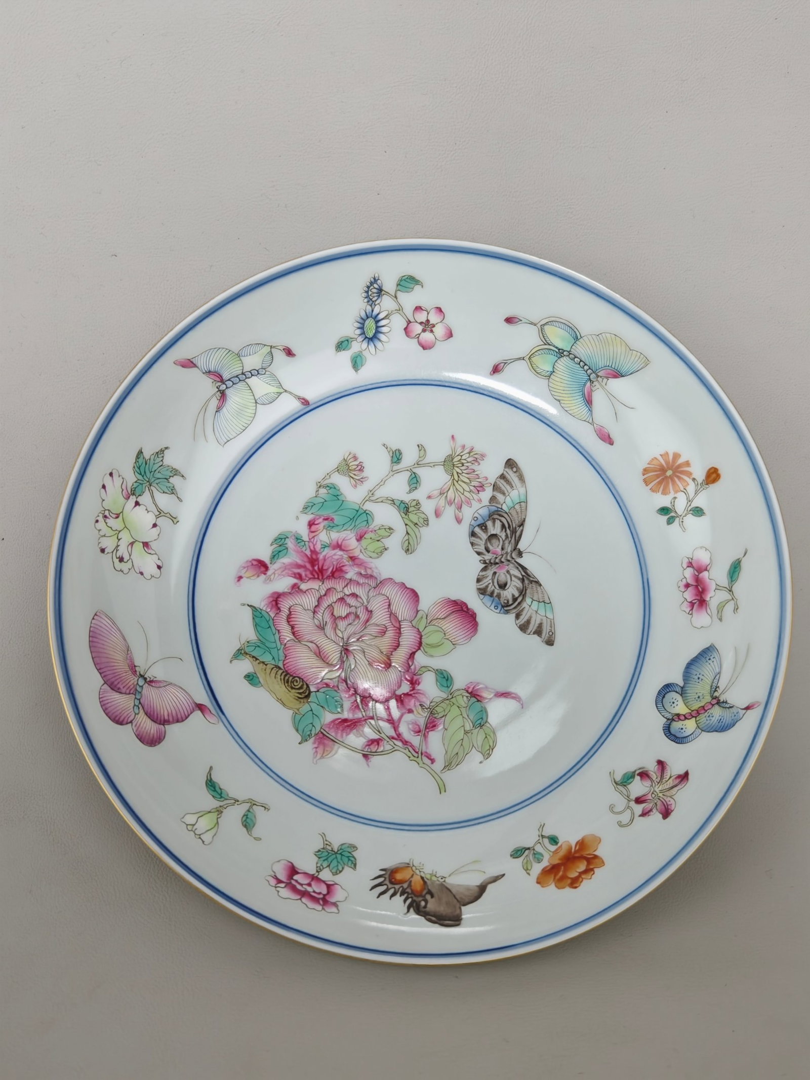An Exquisite Famille-Rose Flower and Butterfly Pattern Plate (1 of 7)