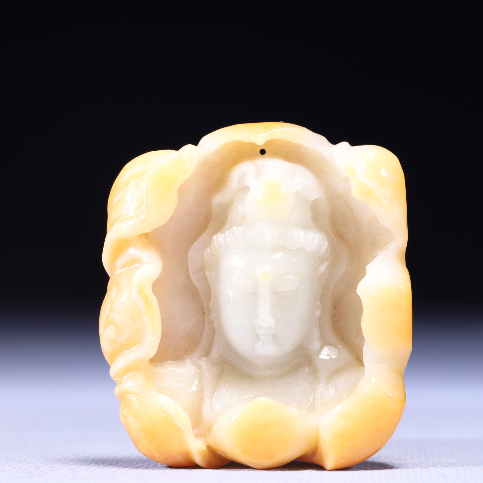 An Exquisite Jadeite Statue of Avalokitesvara Pendant (1 of 4)