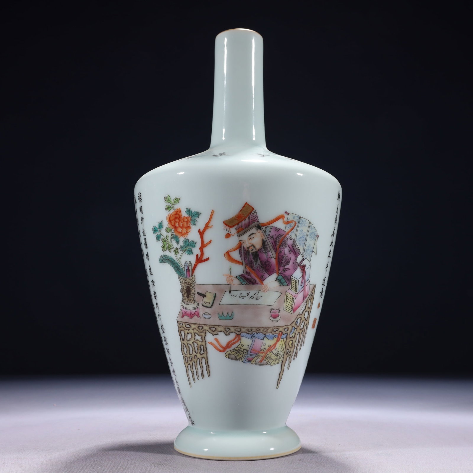 An Exquisite Famille-Rose Painted Gold Character and Story Pattern Vase,with poem: An Exquisite Famille-Rose Painted Gold Character and Story Pattern Vase,with poem,Qing Dynasty,China,Qianlong Six-character Mark,Size:6.3inx13.4in,Weight:1600g