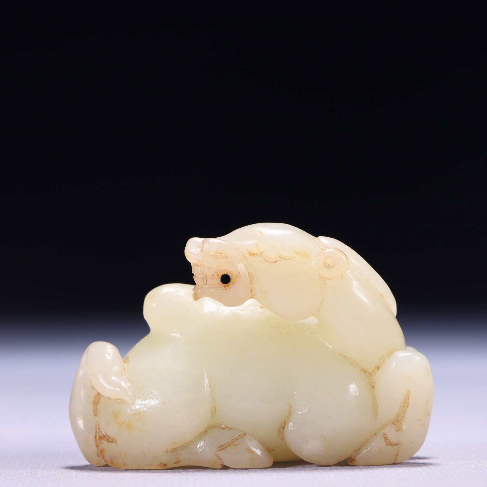 An Exquisite White Jade Horse Ornament: An Exquisite White Jade Horse Ornament,Qing Dynasty,China,Size:2.2inx0.8inx1.5in,Weight:80g 白玉骏马摆件,中国清代