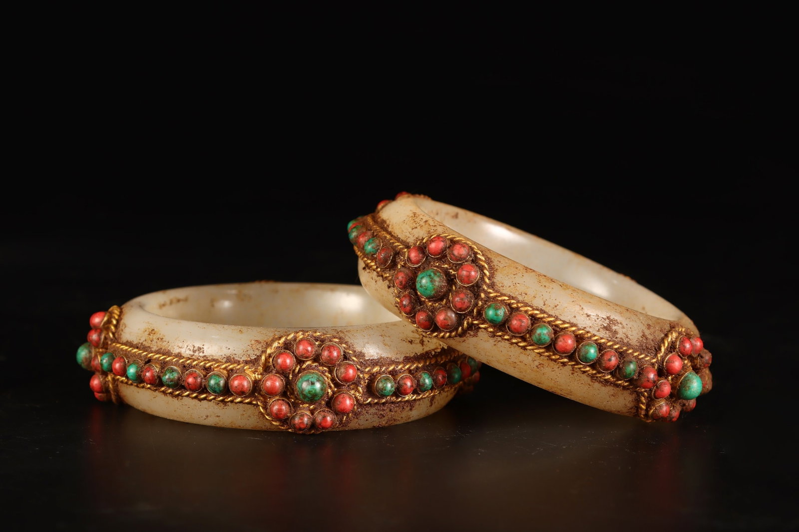 A Pair of Exquisite Agate Bracelets: A Pair of Exquisite Agate Bracelets,Qing Dynasty,China,Size:3.5inx2.6in,Weight:267g 一对玛瑙手镯,中国清代