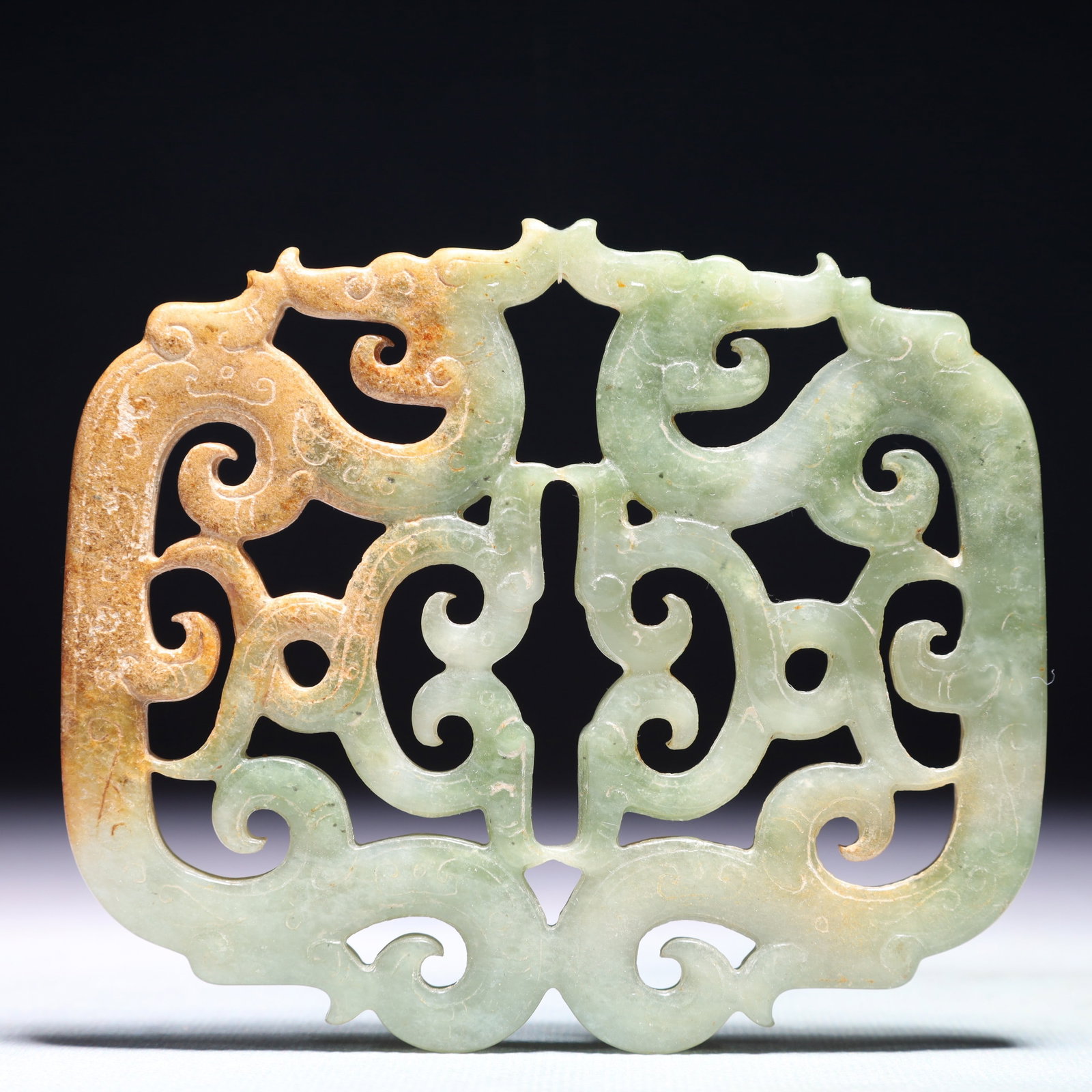 An Exquisite White Jade Dragon Pattern Pendant: An Exquisite White Jade Dragon Pattern Pendant,Qing Dynasty,China,Size:4.3inx3.5in,Weight:134.5g 白玉龙纹挂件,中国清代