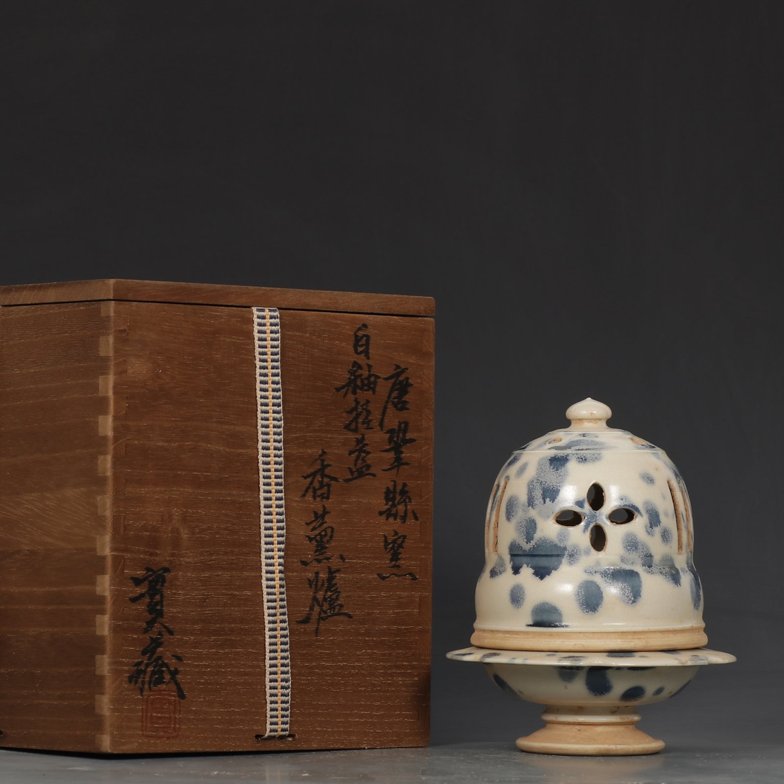An Exquisite Gongxian yao White Glazed Censer: An Exquisite Gongxian yao White Glazed Censer,Tang Dynasty,China,Size:6.3inx5.1in 巩县窑白釉香炉,中国唐代