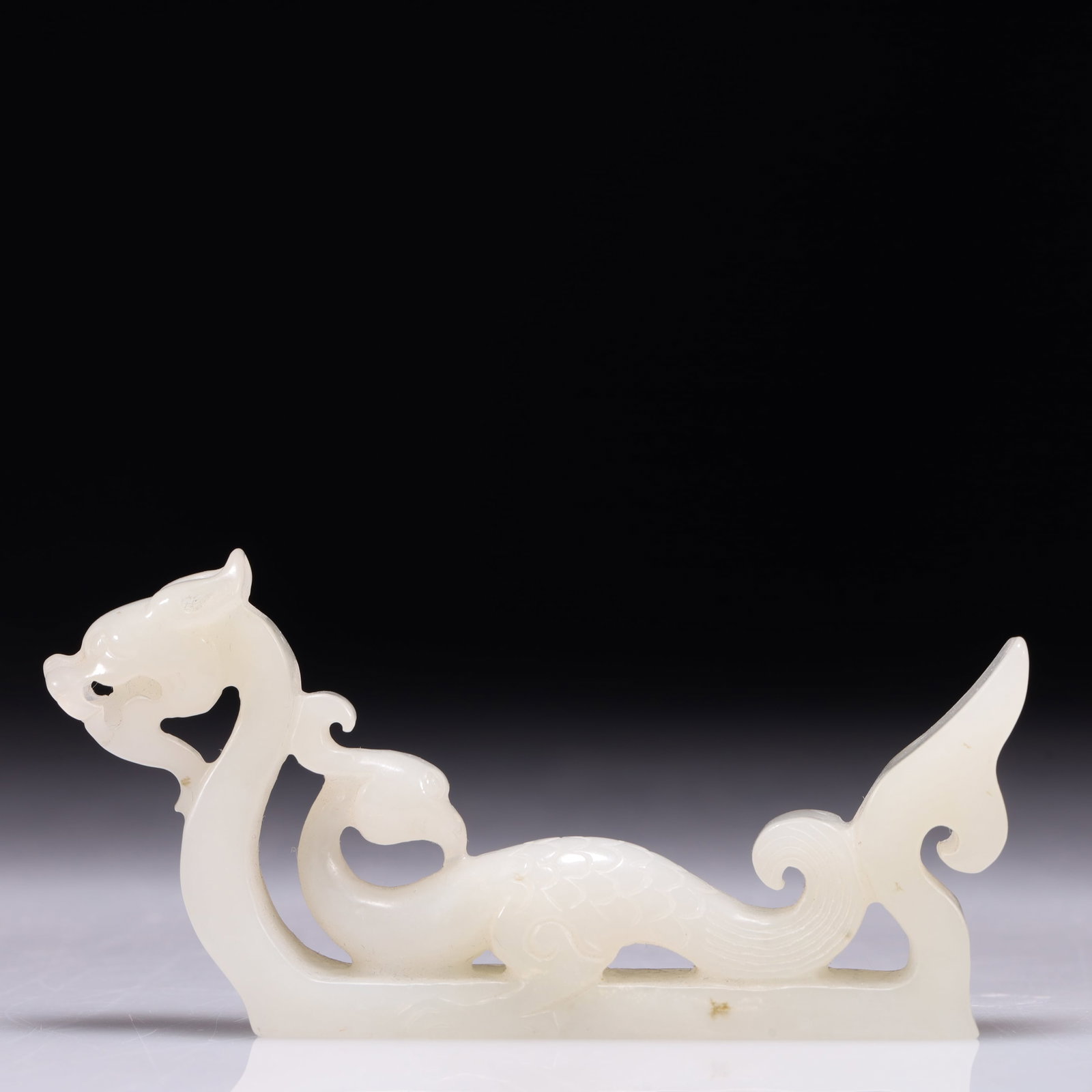 An Exquisite White Jade Dragon and Phoenix Ornament: An Exquisite White Jade Dragon and Phoenix Ornament,Qing Dynasty,China,Size:3.5inx0.4inx1.6in,Weight:50g 白玉龙凤摆件,中国清代