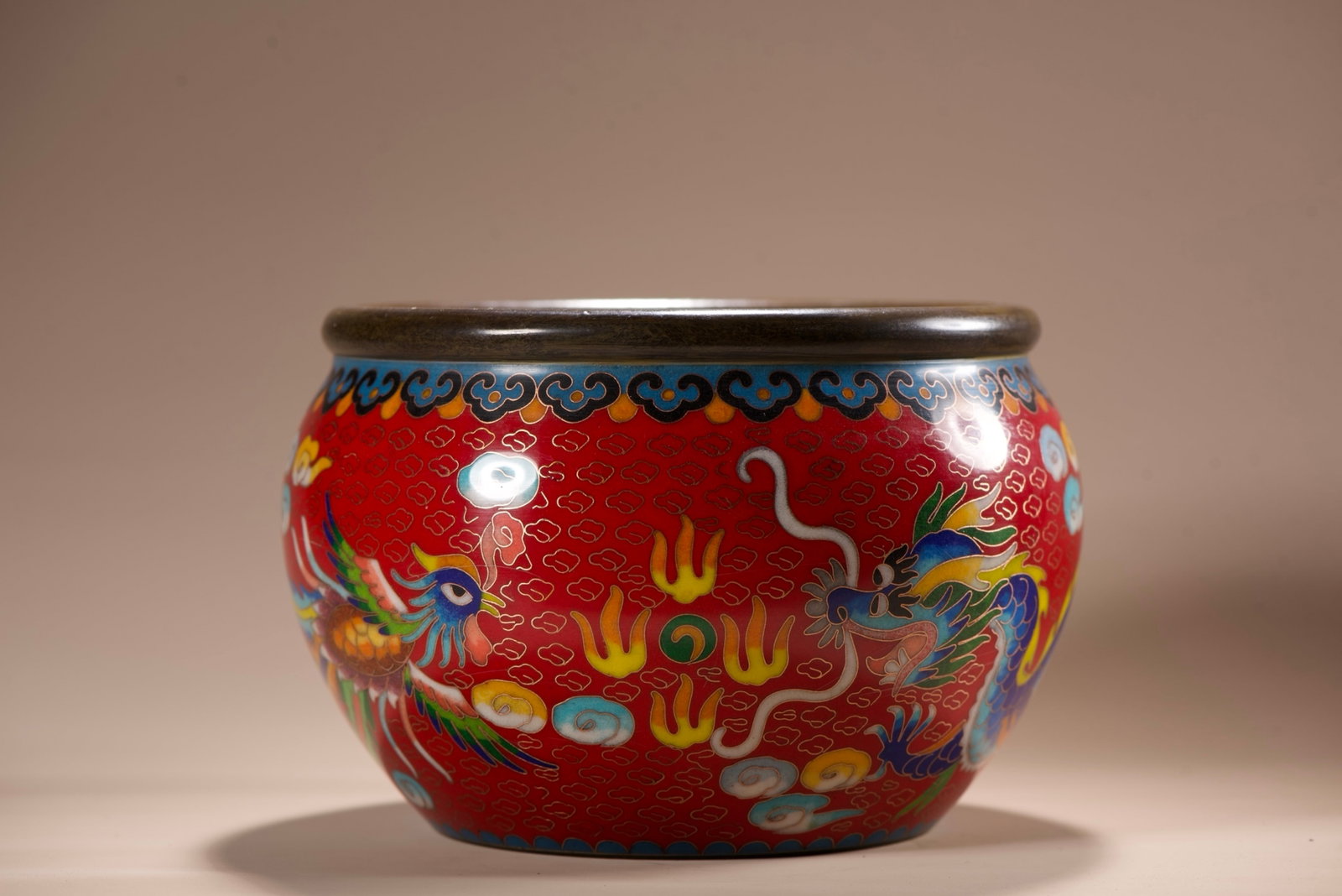 An Exquisite Cloisonne Dragon and Phoenix Pattern Vat: An Exquisite Cloisonne Dragon and Phoenix Pattern Vat,Ming Dynasty,China,Xuande Four-character Mark,Size:5.5inx7.9inx6.3in,Weight:3220g 景泰蓝龙凤纹缸,中