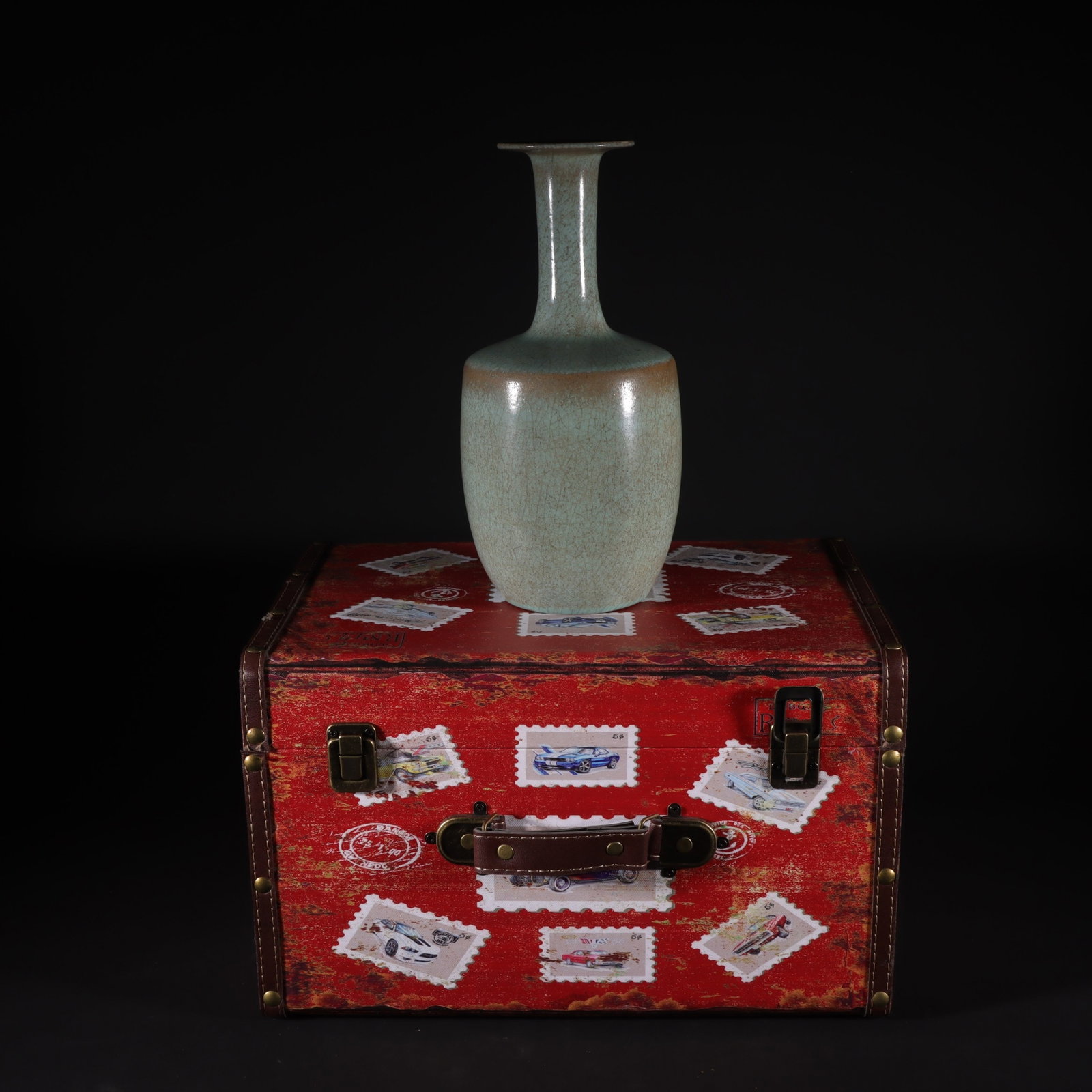 An Exquisite Ru yao Sky Blue Glazed Vase: An Exquisite Ru yao Sky Blue Glazed Vase,Song Dynasty,China,Size:10.2inx5.1in 汝窑天青釉瓶,中国宋代
