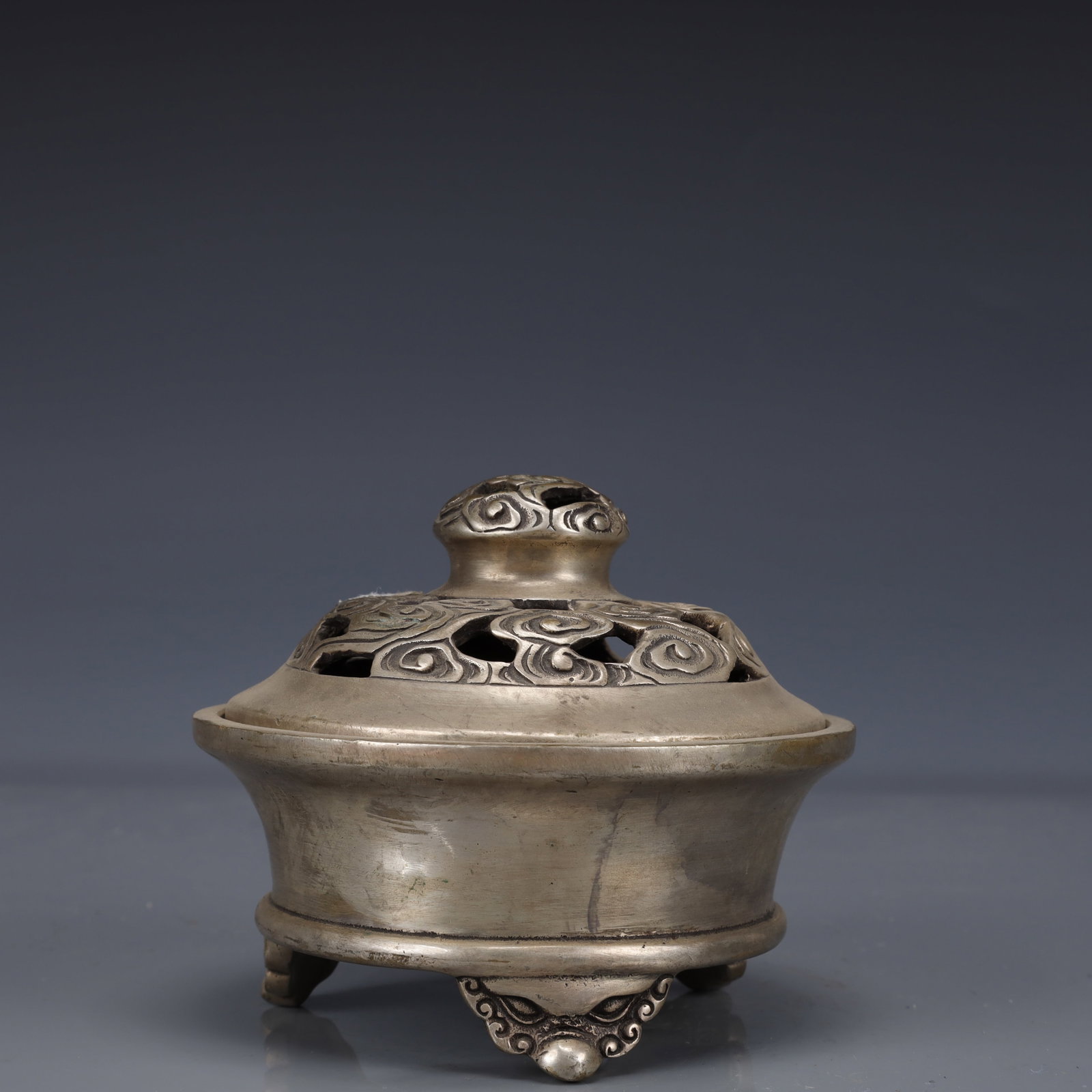An Exquisite Silver-Plated Bronze Tripod Censer: An Exquisite Silver-Plated Bronze Tripod Censer,The Republic of China,Size:4.7inx4.7inx3.5in,Weight:950g