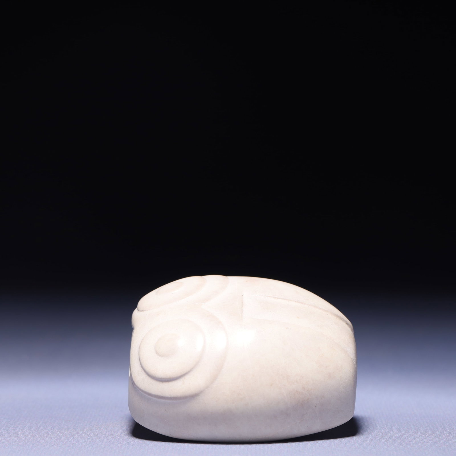 An Archaic Hongshan Culture White chicken bones Beast-Face Pattern Ornament: An Archaic Hongshan Culture White chicken bones Beast-Face Pattern Ornament,Ancient Time,China,Size:2.6inx2.4inx1in,Weight:215g 红山文化鸡骨白兽面