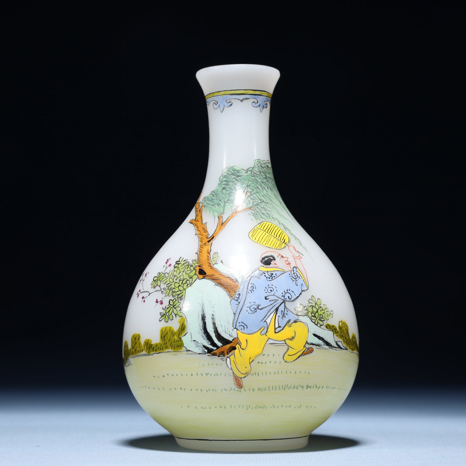 An Exquisite Glass Character and Story Pattern Vase: An Exquisite Glass Character and Story Pattern Vase,Qing Dynasty,China,Qianlong Four-character Mark,Size:3.5inx5.9in,Weight:338g 琉璃人物故事纹瓶,ߑ