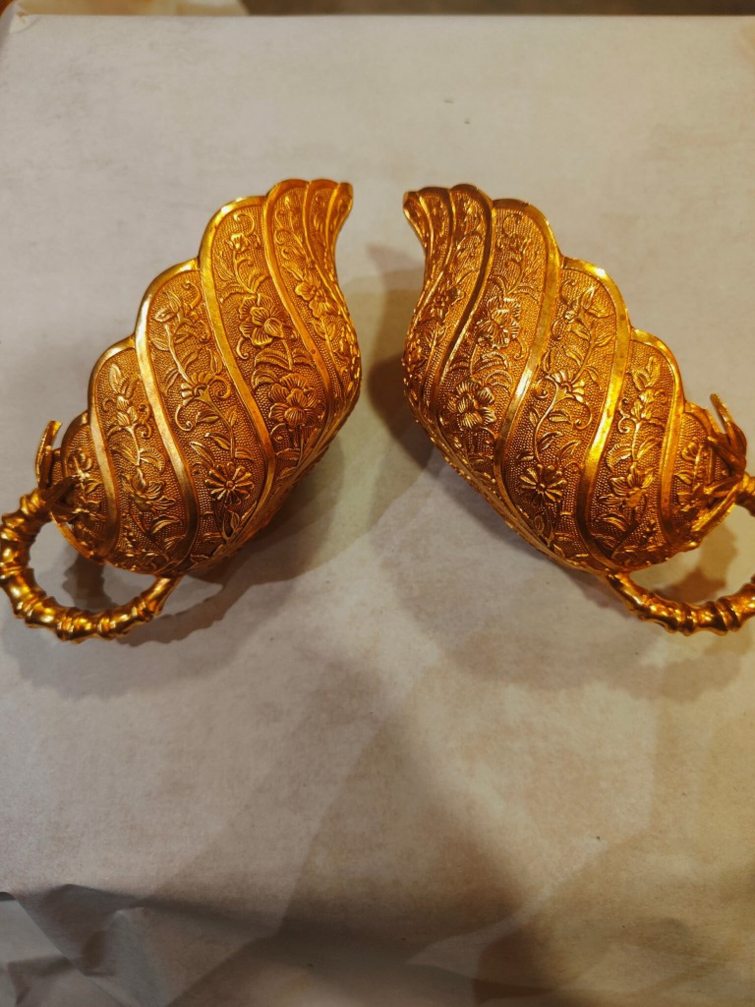 A Pair of Exquisite Gilt Bronze Lotus Pattern Cups: A Pair of Exquisite Gilt Bronze Lotus Pattern Cups,Tang Dynasty,China,Size:5.5inx2.4inx1.8in,Weight:280g 一对铜鎏金缠枝莲纹杯子,ߑ