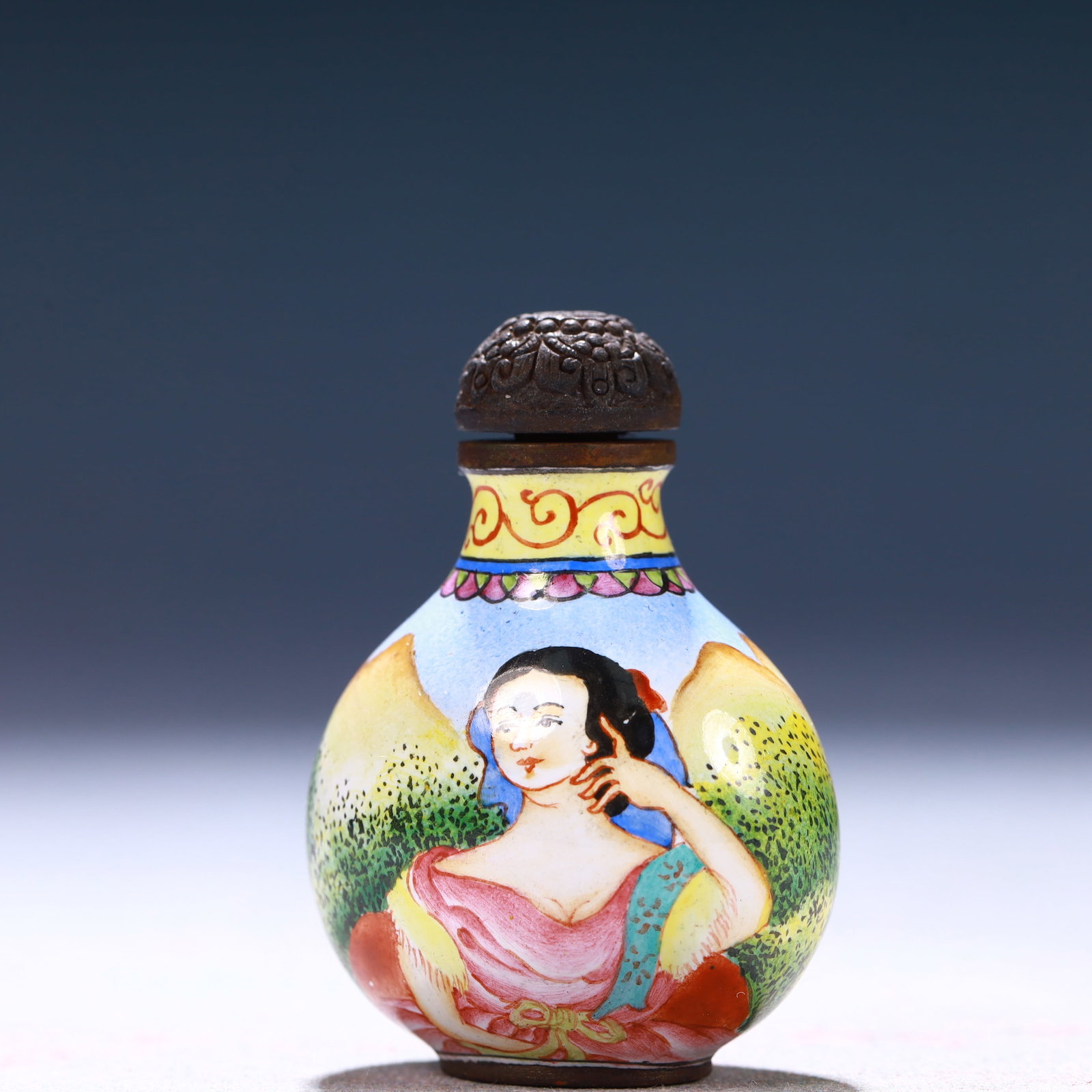 An Exquisite Painted Enamel Figure Pattern Snuff Bottle - 2