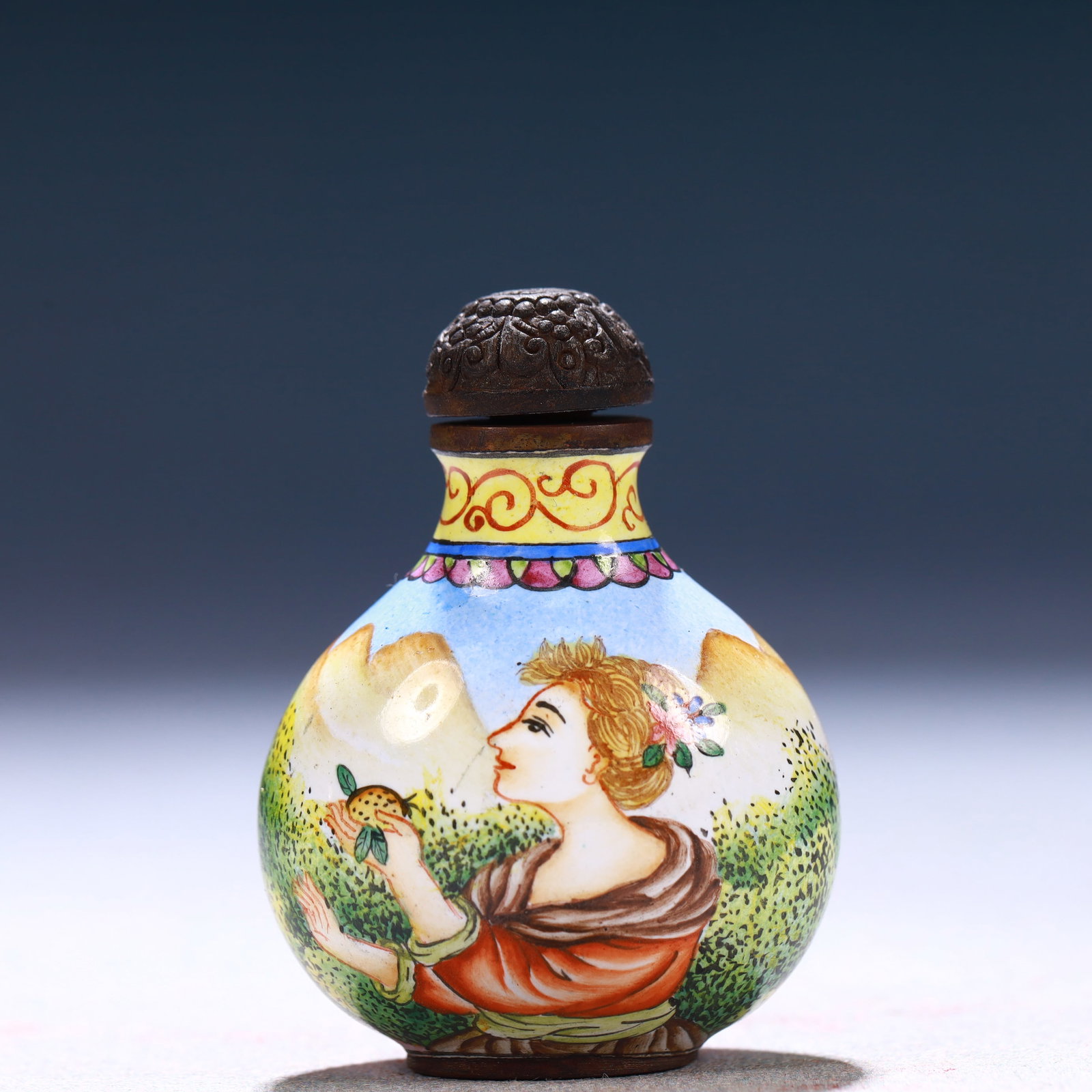 An Exquisite Painted Enamel Figure Pattern Snuff Bottle - 5