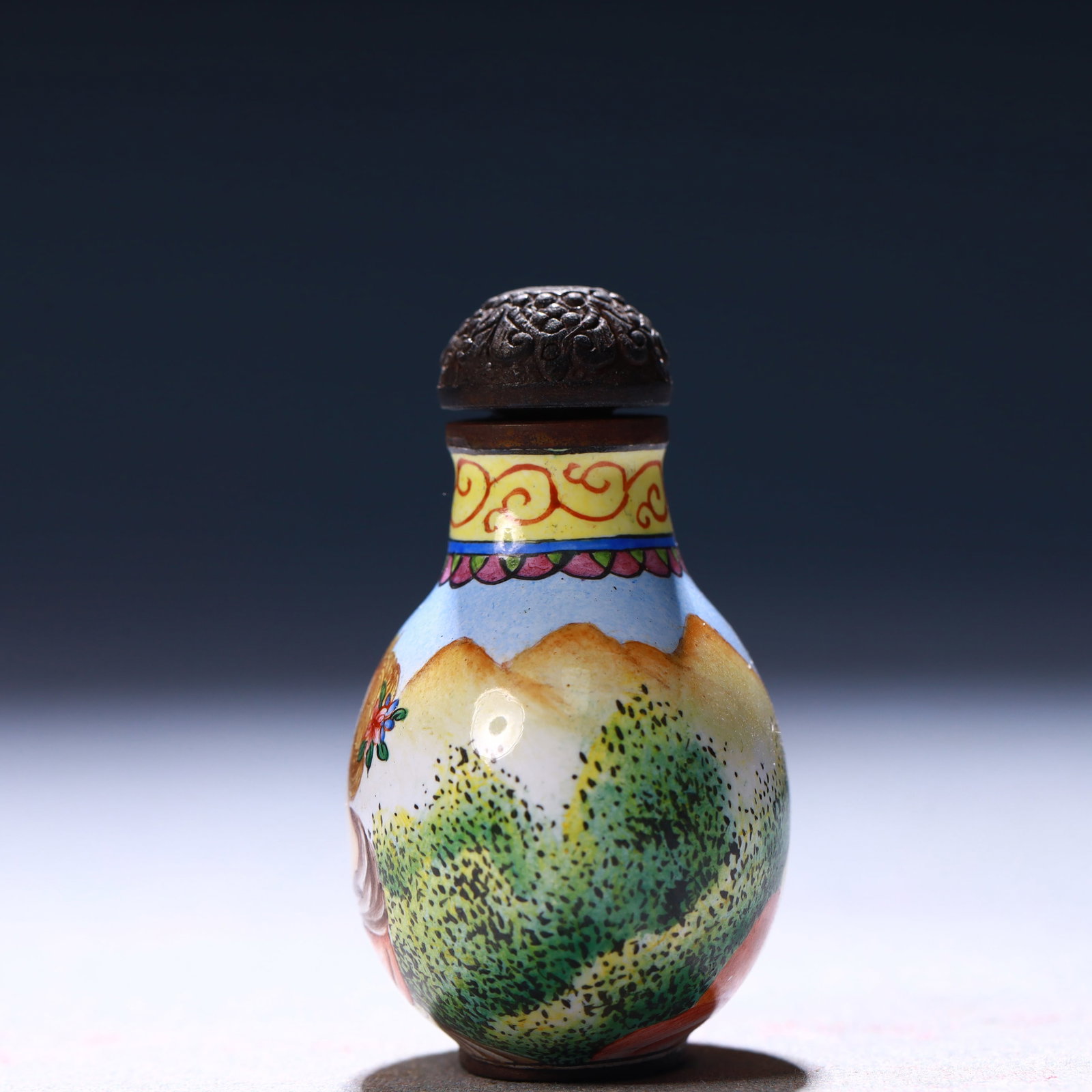 An Exquisite Painted Enamel Figure Pattern Snuff Bottle - 6